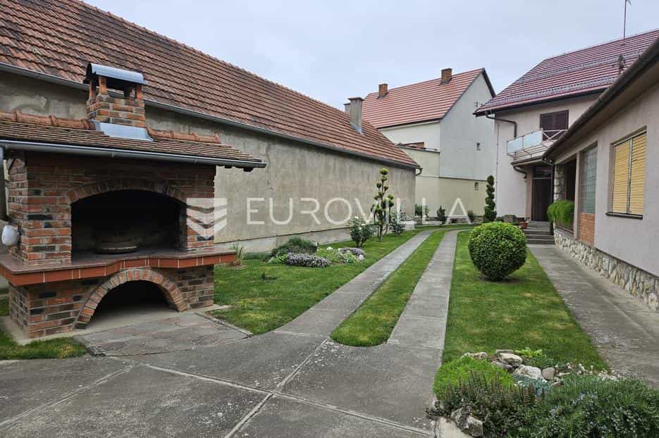 House in Vinkovci, Vukovarsko-Srijemska Zupanija 12616644