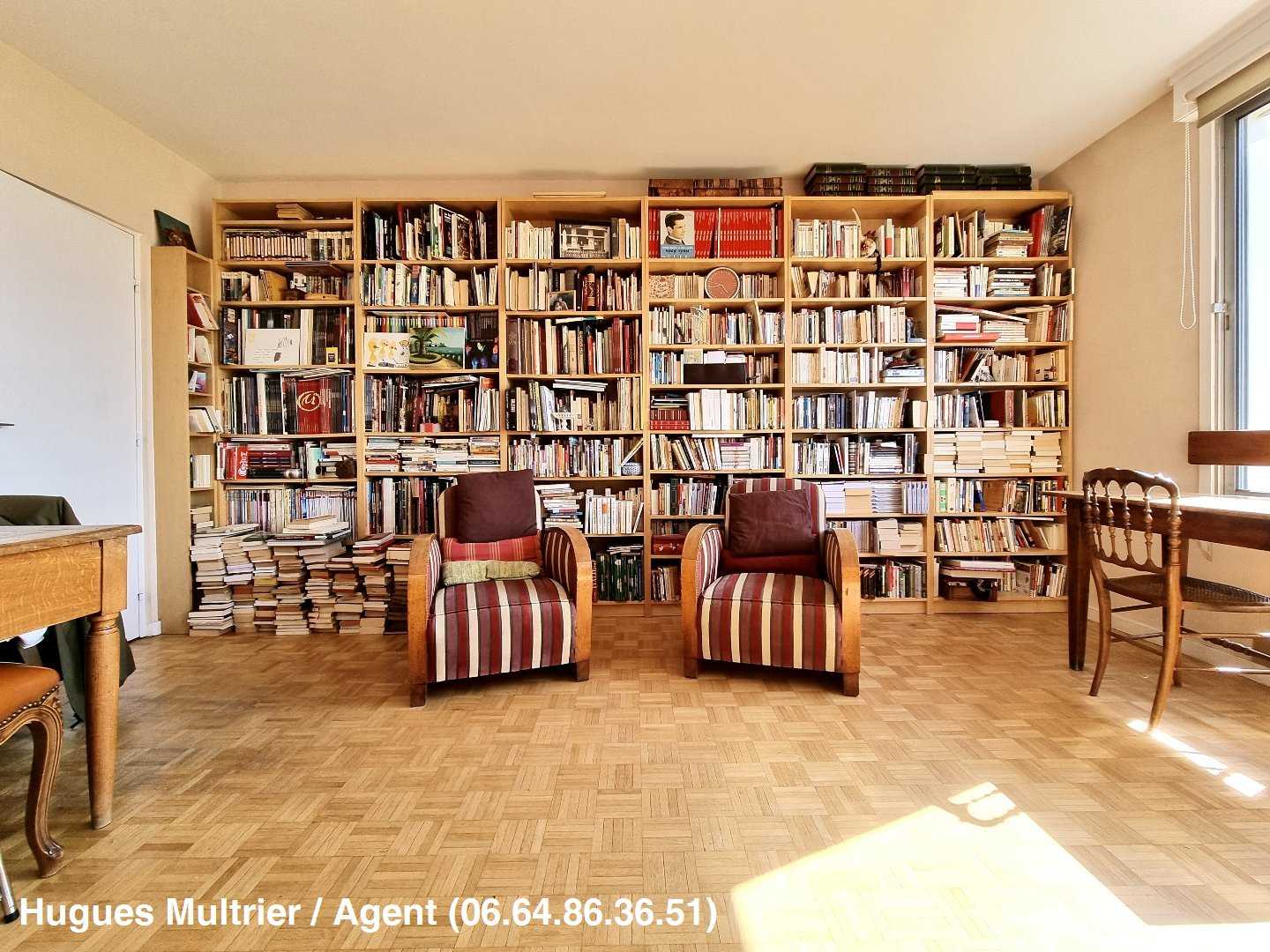 Residential in Lyon, Auvergne-Rhône-Alpes 12616690