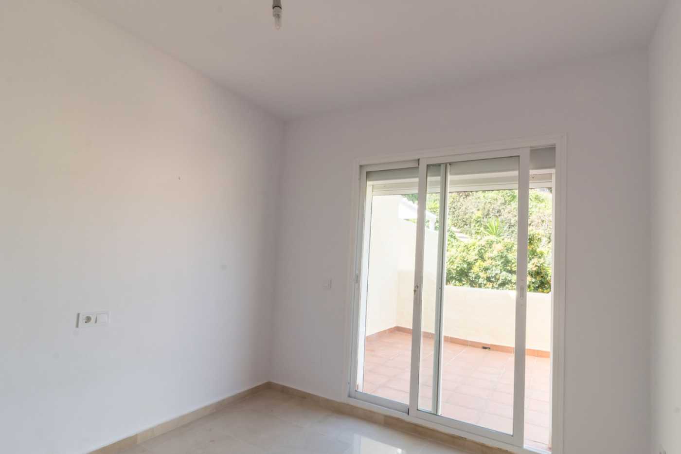 Condominium dans Casares, Andalusia 12621483