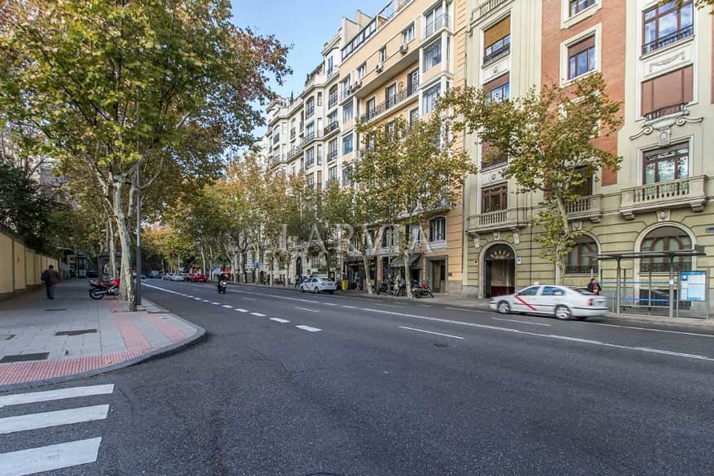 公寓 在 Madrid, Community of Madrid 12622435