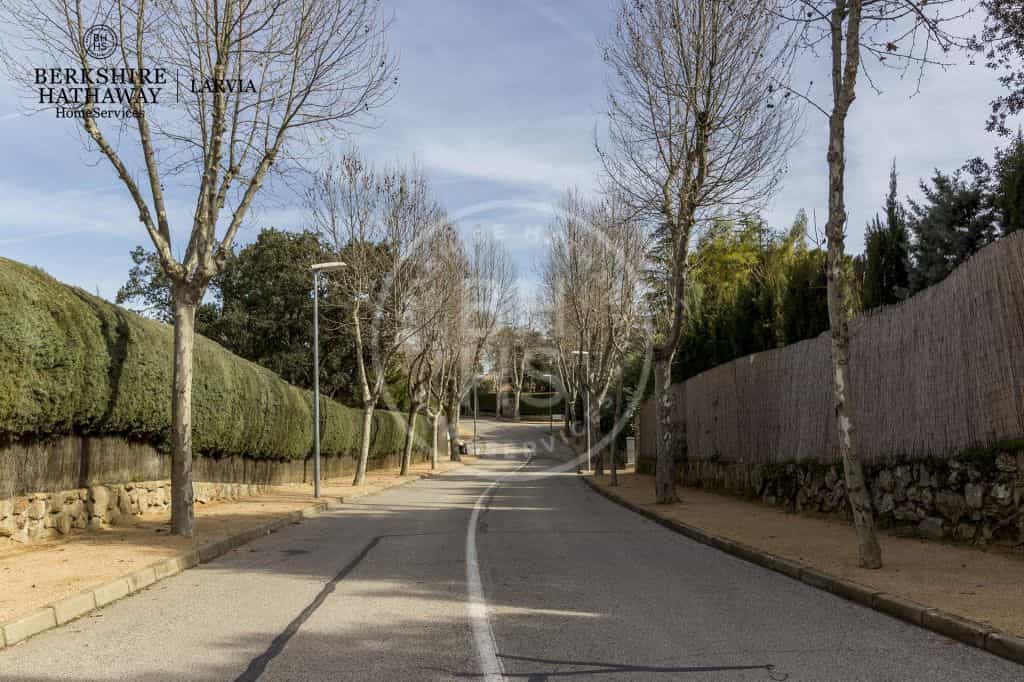жилой дом в Tres Cantos, Community of Madrid 12622535
