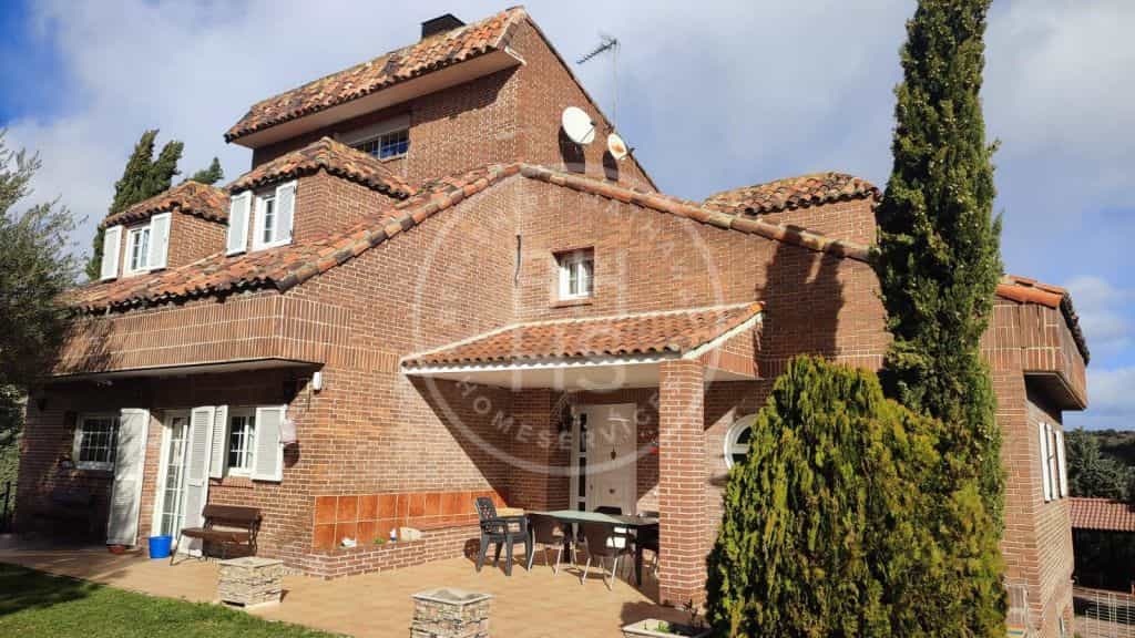 House in Las Rozas de Madrid, Community of Madrid 12622733