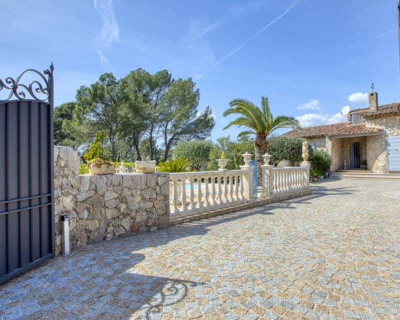 Talo sisään Peymeinade, Provence-Alpes-Cote d'Azur 12623638