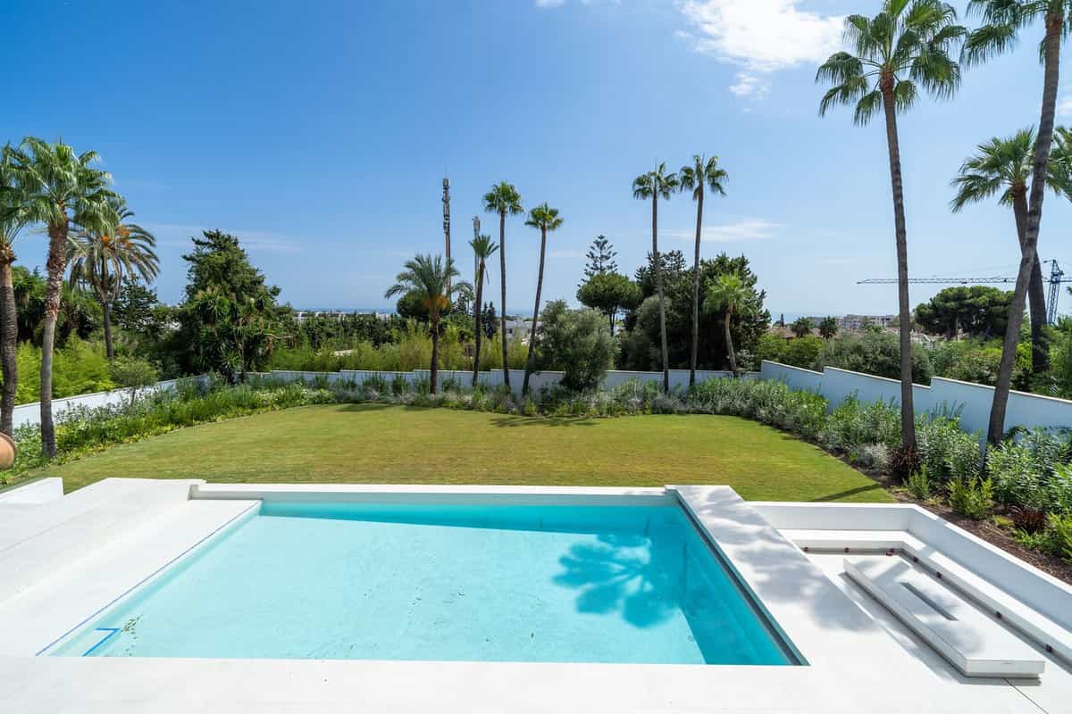 Multiple Houses in Estepona, Andalusia 12624036