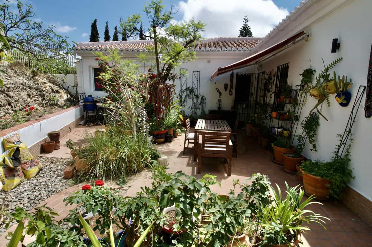 жилой дом в Sayalonga, Andalucía 12624056