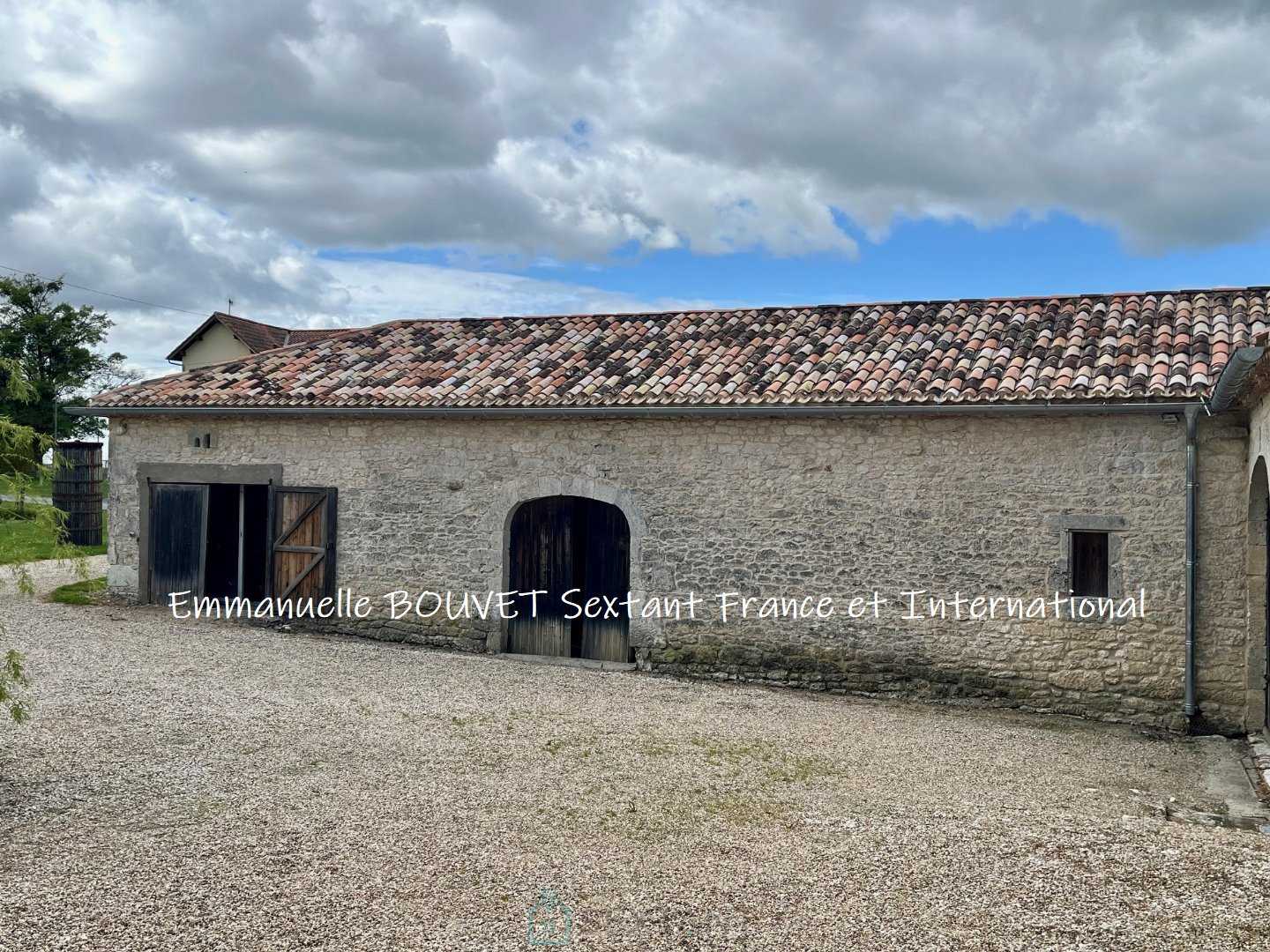 Komercyjny w Thénac, Nouvelle-Aquitaine 12625769