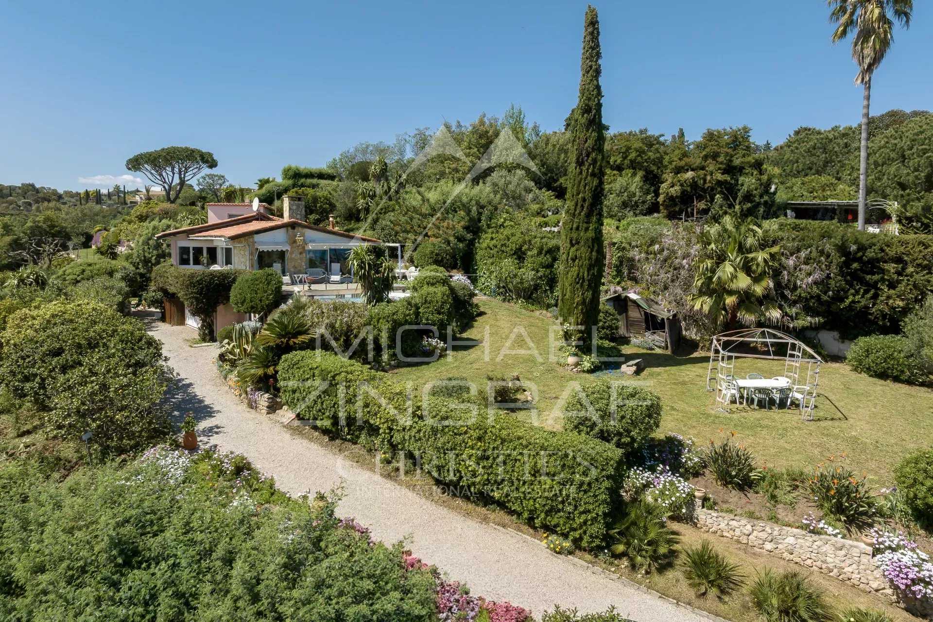 Residential in Cannes, Alpes-Maritimes 12628472