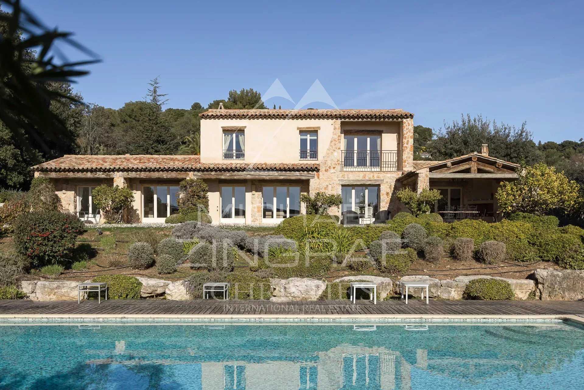 Rumah di La Colle-sur-Loup, Provence-Alpes-Cote d'Azur 12628474