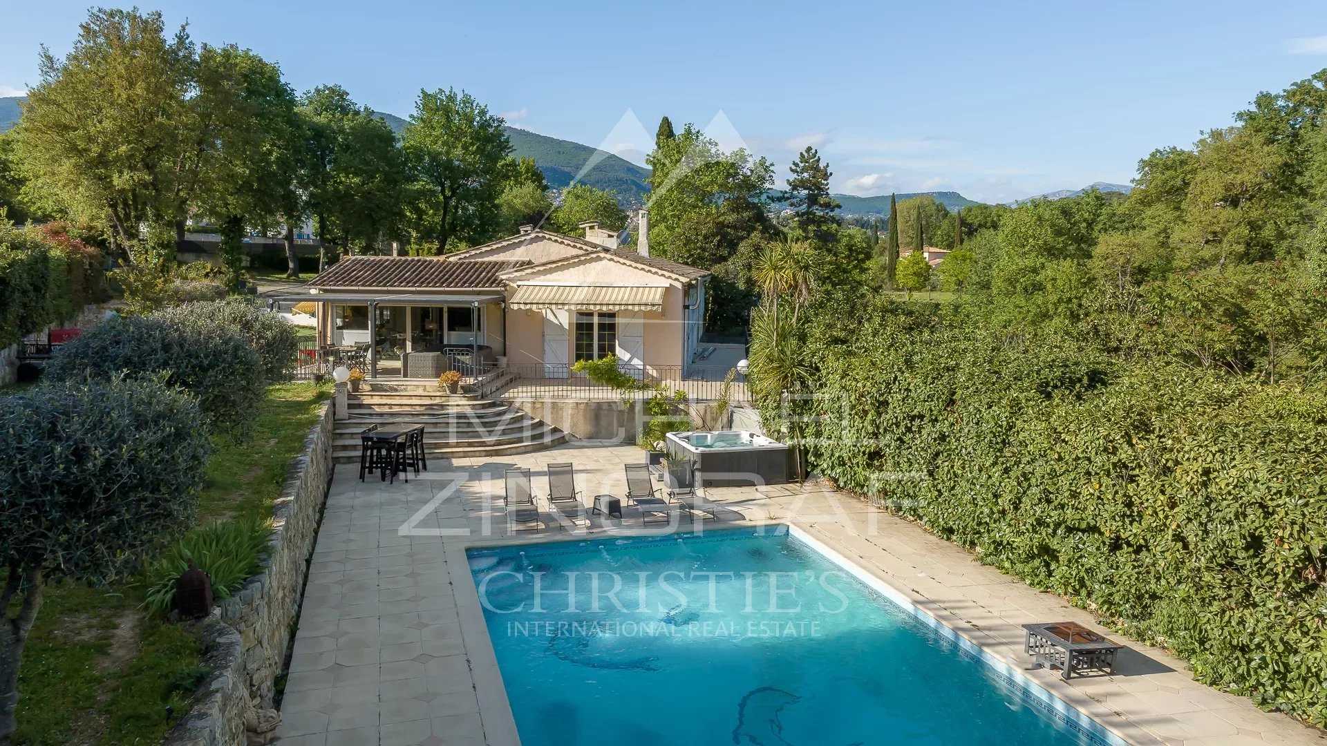 Rumah di Rumput, Provence-Alpes-Cote d'Azur 12628479