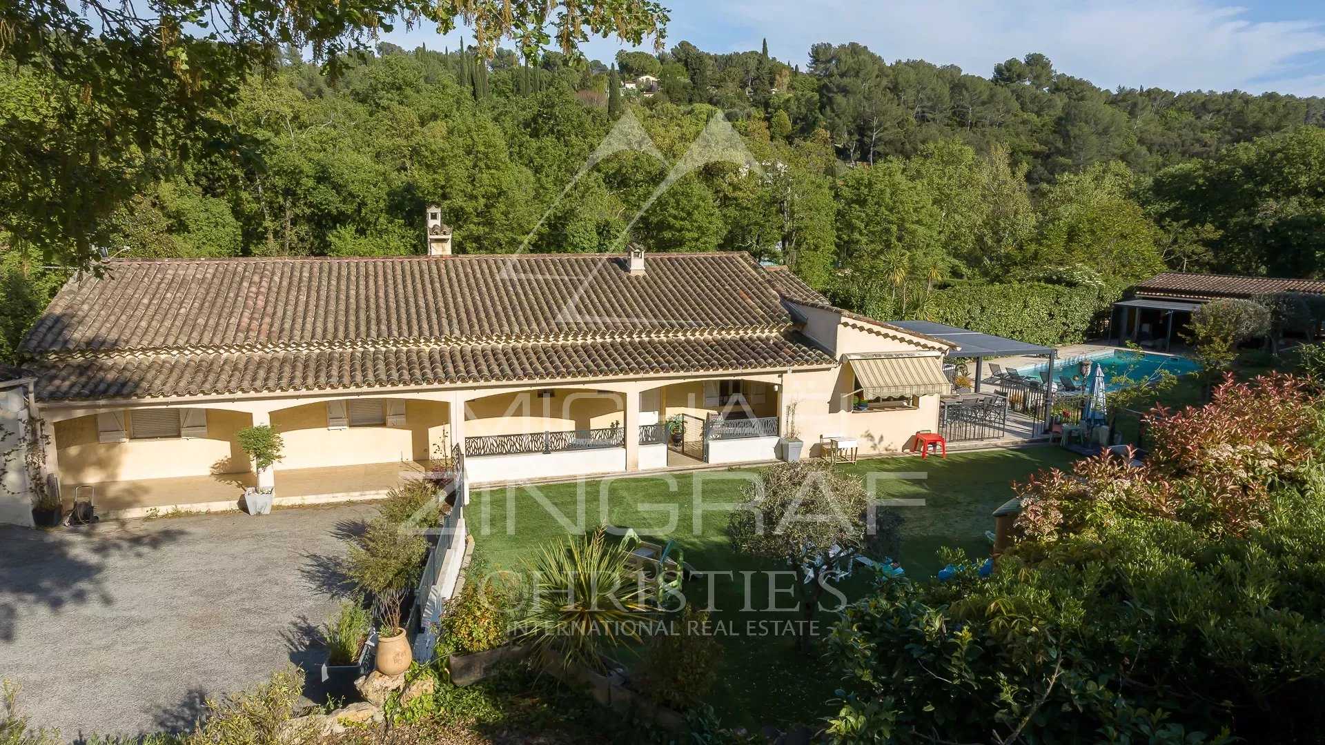 casa en Grasse, Provenza-Alpes-Costa Azul 12628479
