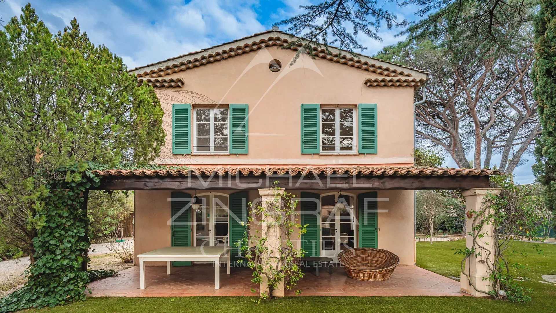 House in Saint-Tropez, Provence-Alpes-Cote d'Azur 12628483