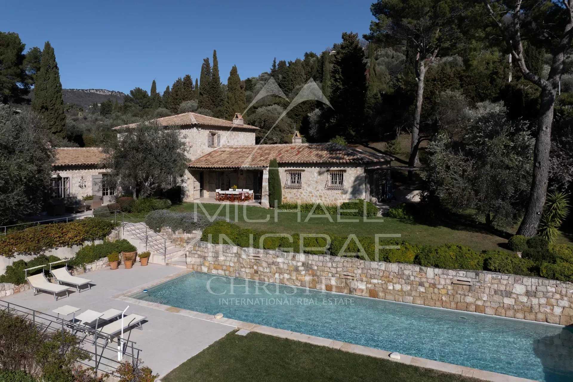 Huis in Grasse, Provence-Alpes-Côte d'Azur 12628492