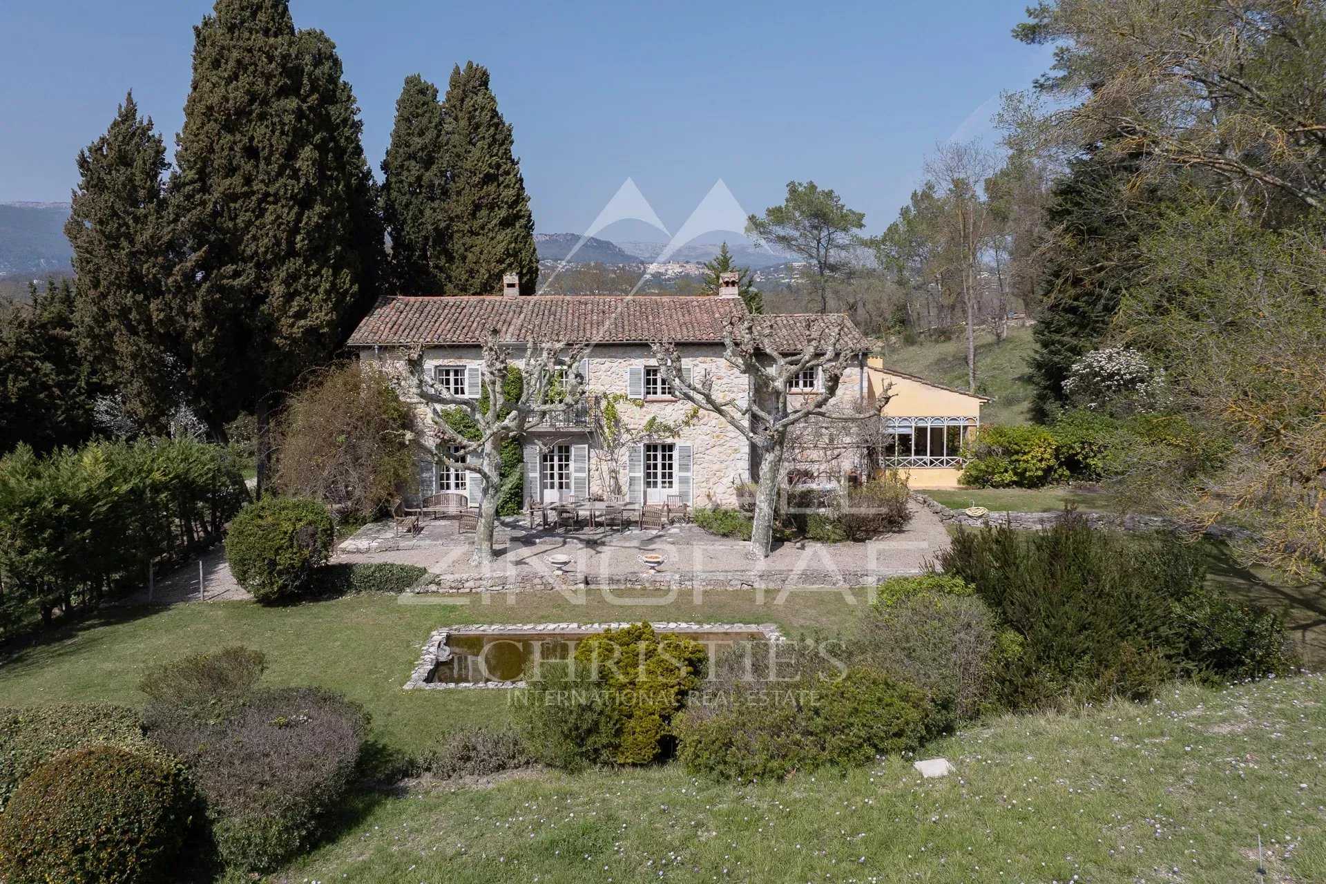 Rumah di Chateauneuf-Grasse, Provence-Alpes-Cote d'Azur 12628494