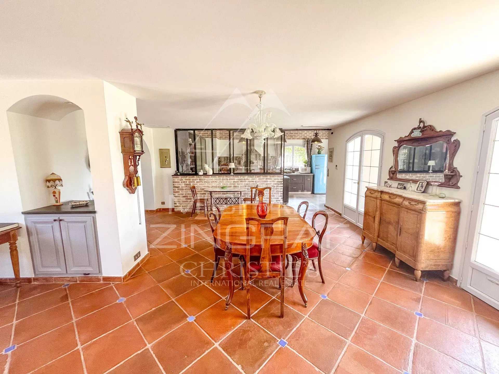 Huis in Chateauneuf-Grasse, Provence-Alpes-Côte d'Azur 12628501