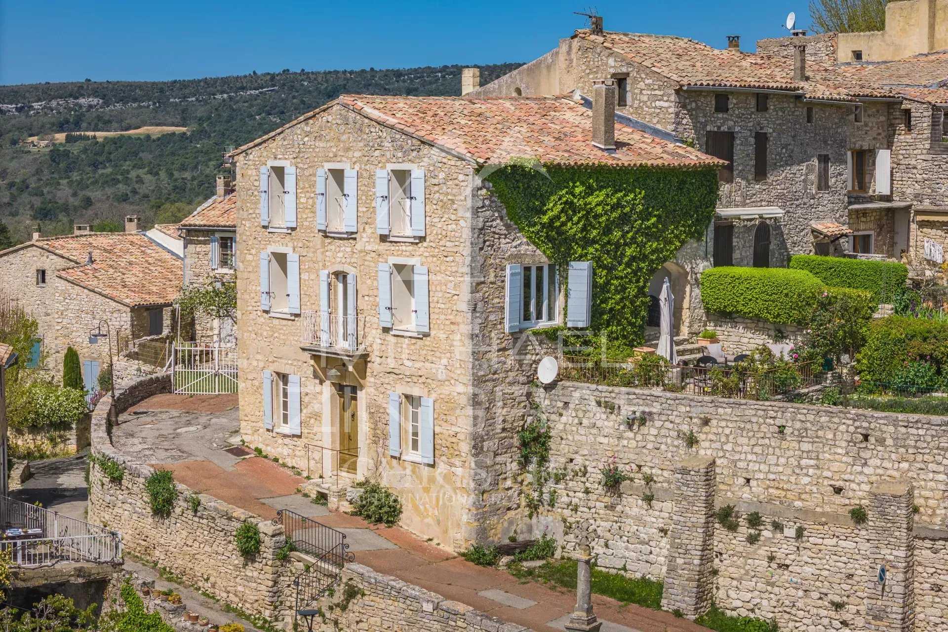 房子 在 Murs, Provence-Alpes-Cote d'Azur 12628525