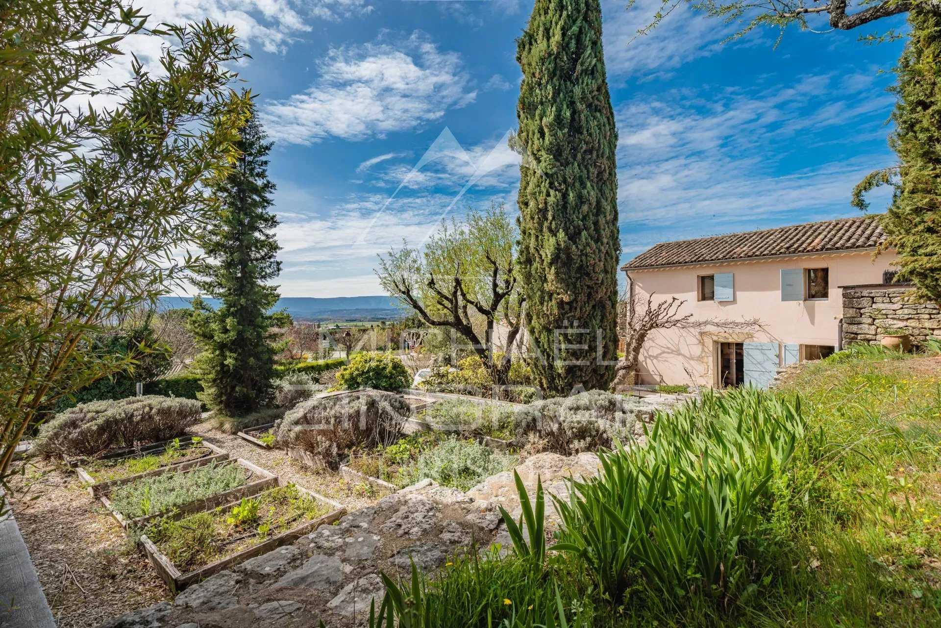 House in Joucas, Provence-Alpes-Cote d'Azur 12628526