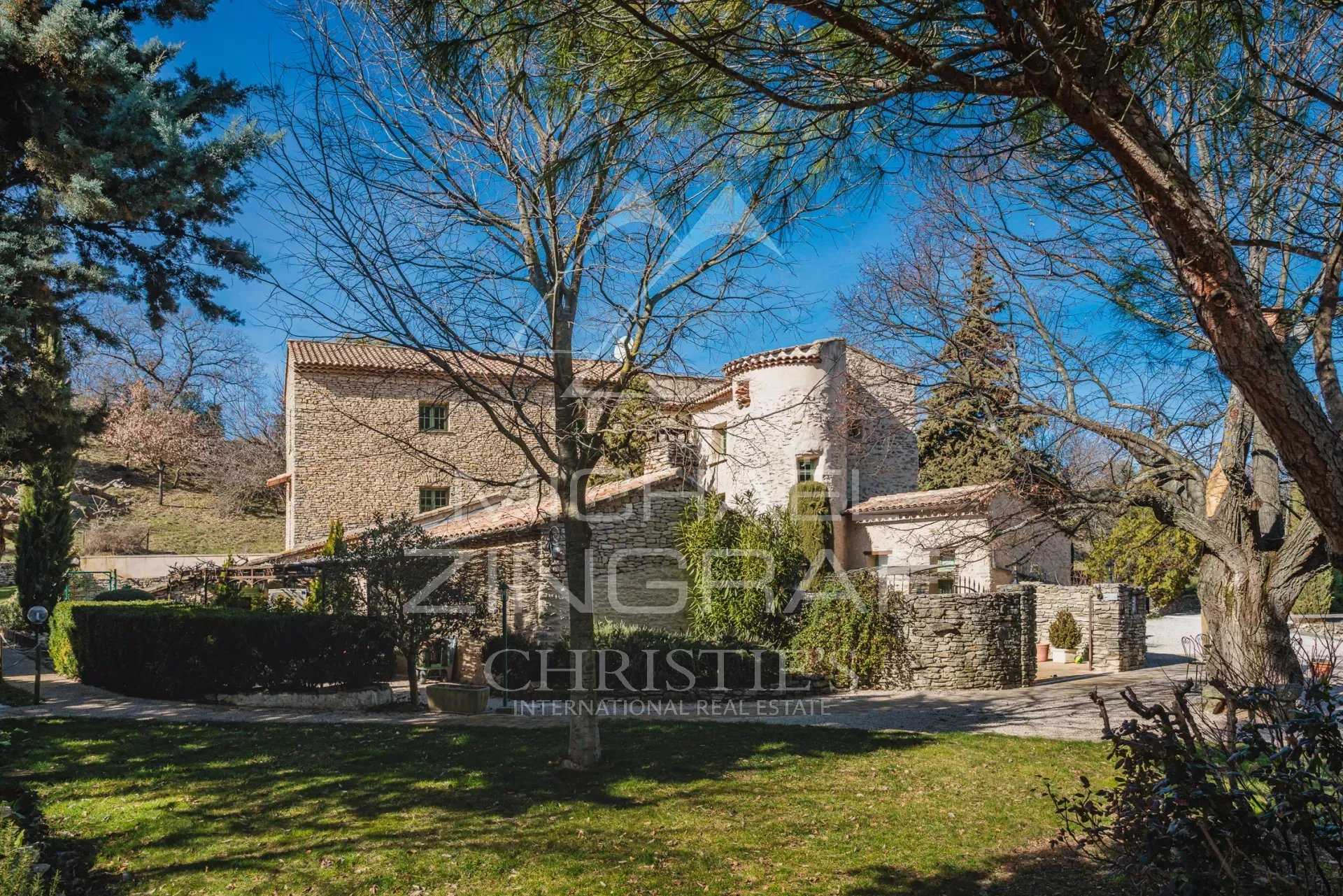 房子 在 La Roque-sur-Pernes, Provence-Alpes-Cote d'Azur 12628530