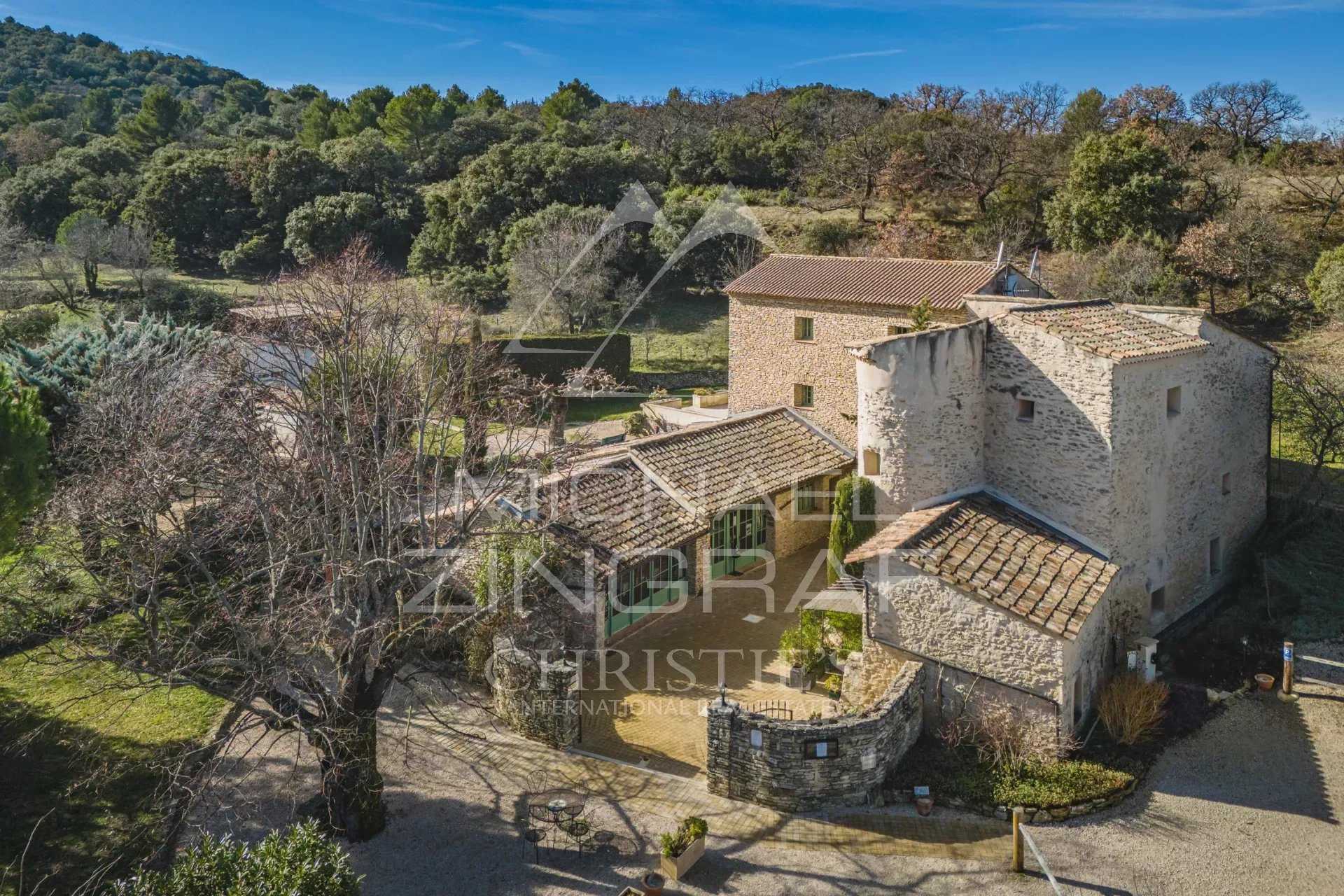房子 在 La Roque-sur-Pernes, Provence-Alpes-Cote d'Azur 12628530