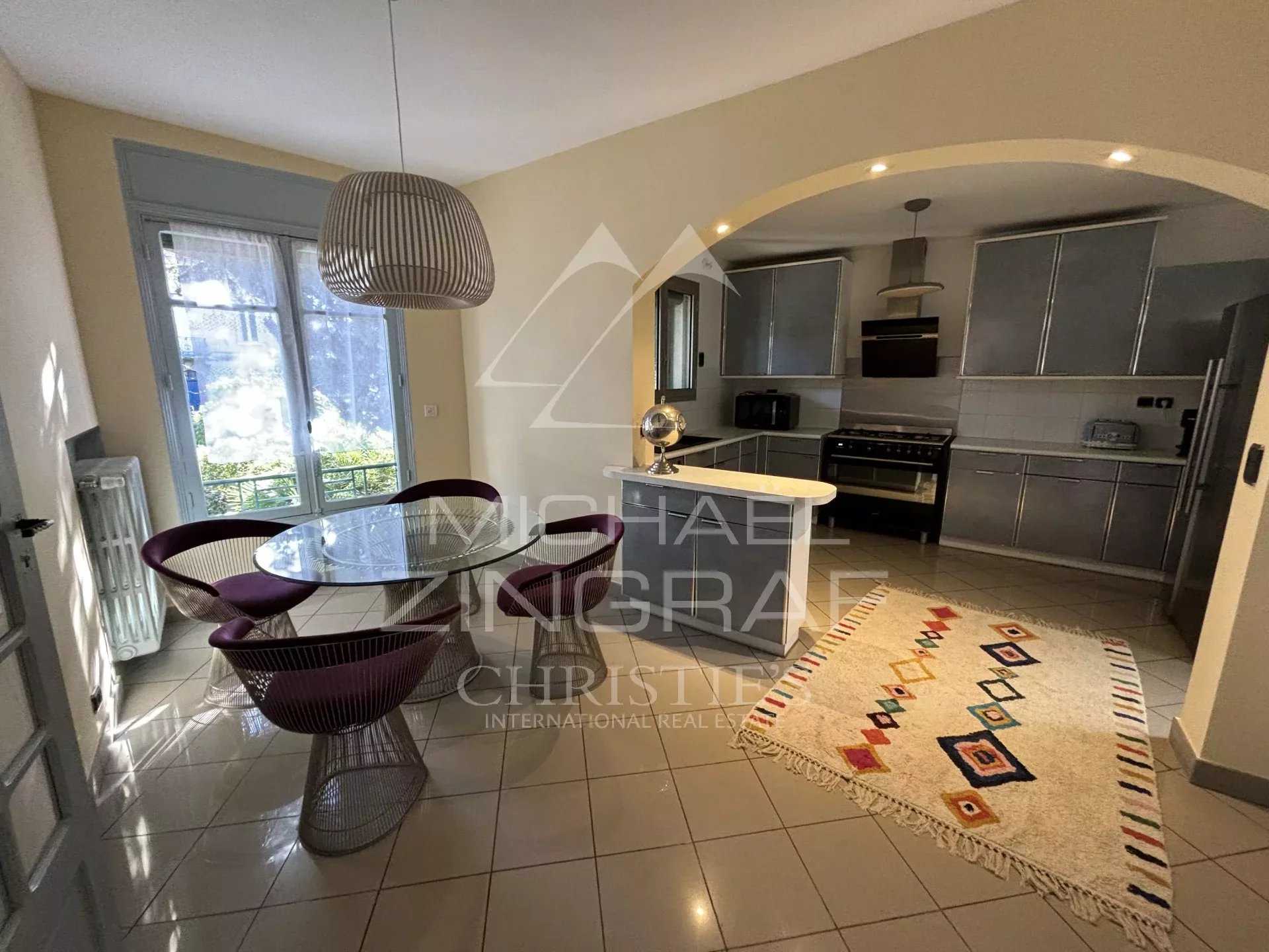 Multiple Houses in Arles, Provence-Alpes-Cote d'Azur 12628532
