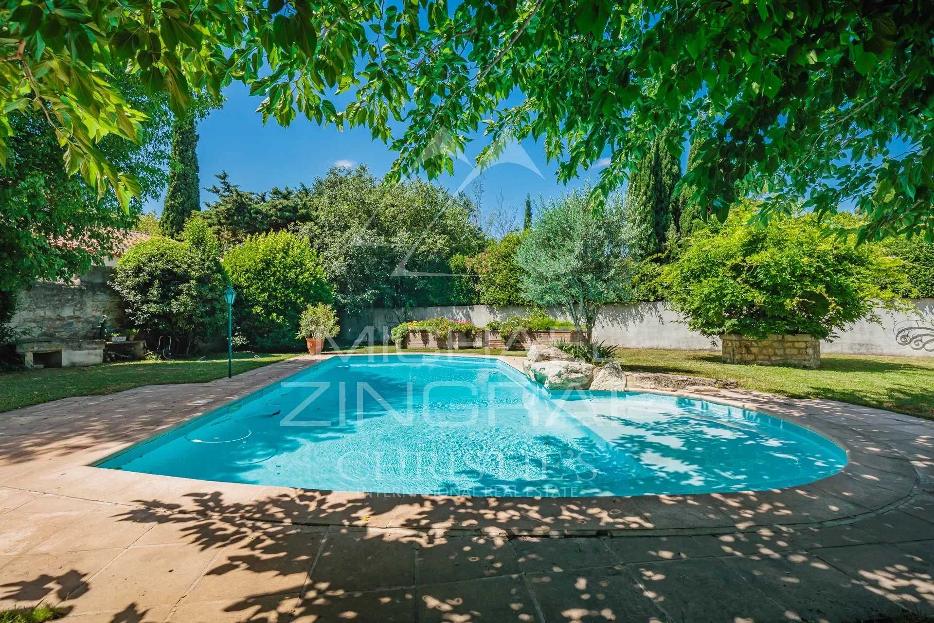 Multiple Houses in Arles, Provence-Alpes-Cote d'Azur 12628532