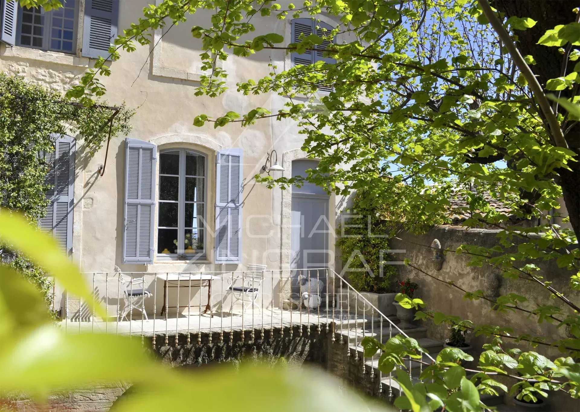 Talo sisään Avignon, Provence-Alpes-Cote d'Azur 12628536