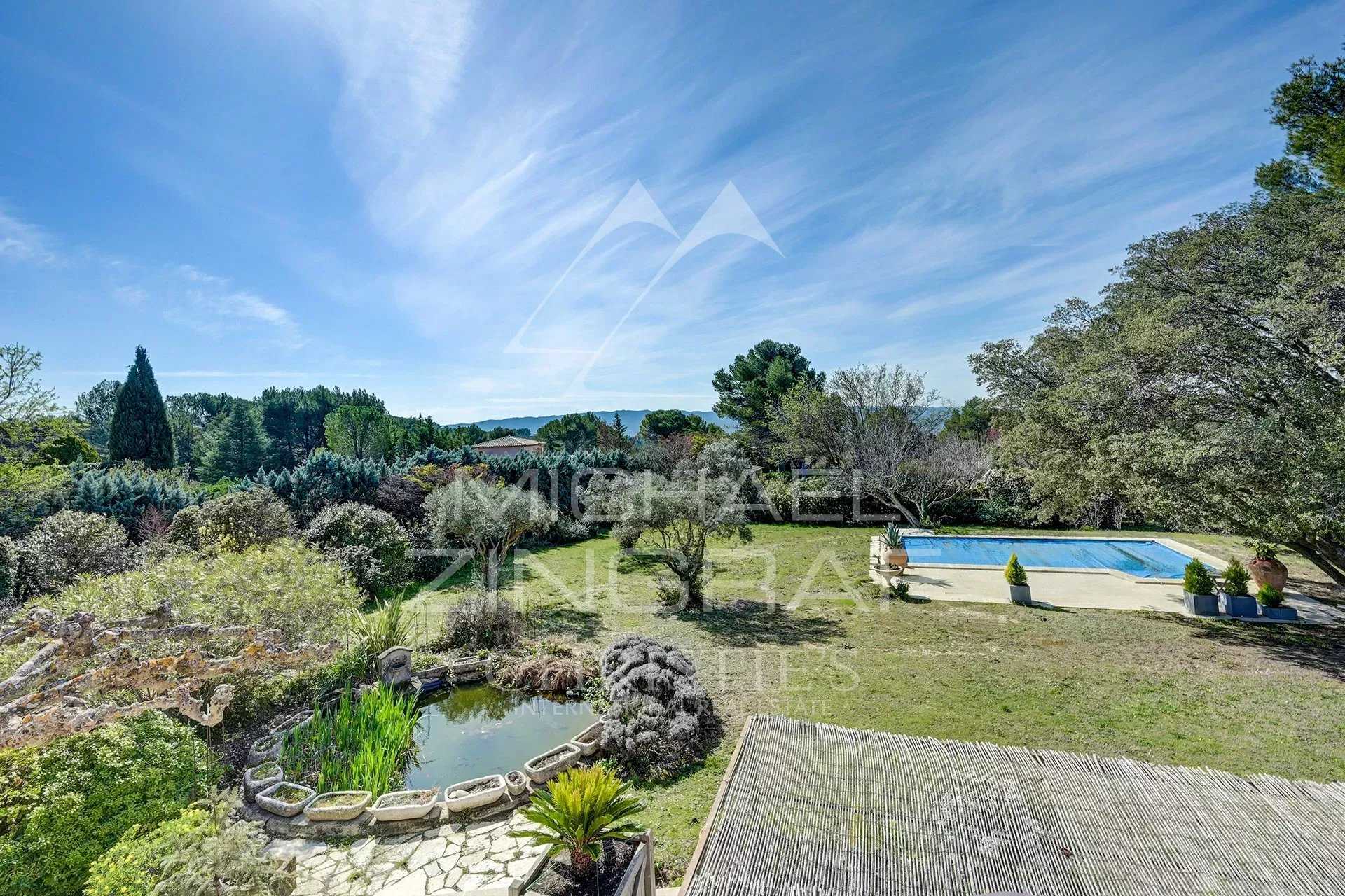 House in Lauris, Provence-Alpes-Cote d'Azur 12628540