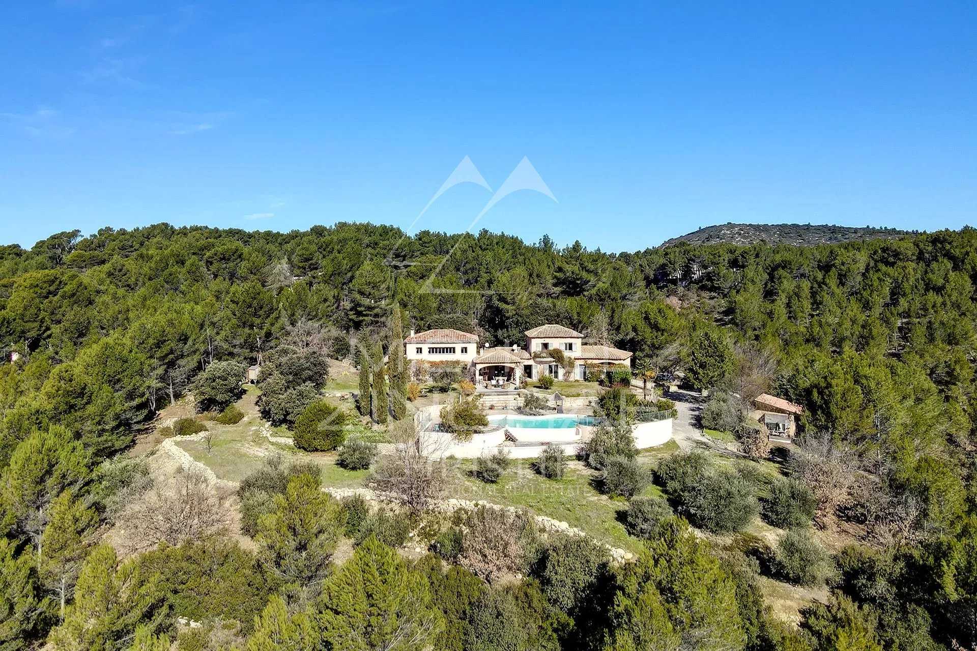 Hus i Rognes, Provence-Alpes-Cote d'Azur 12628575