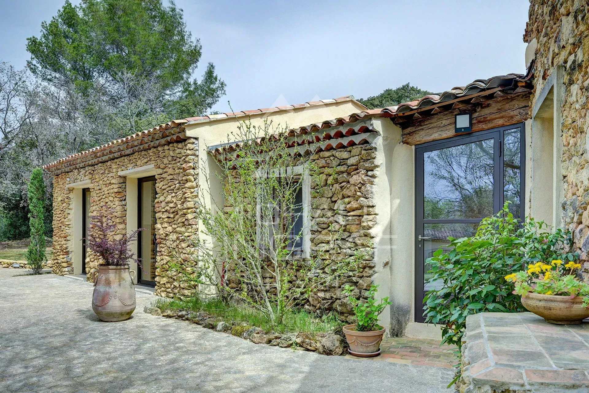 House in Rognes, Provence-Alpes-Cote d'Azur 12628576