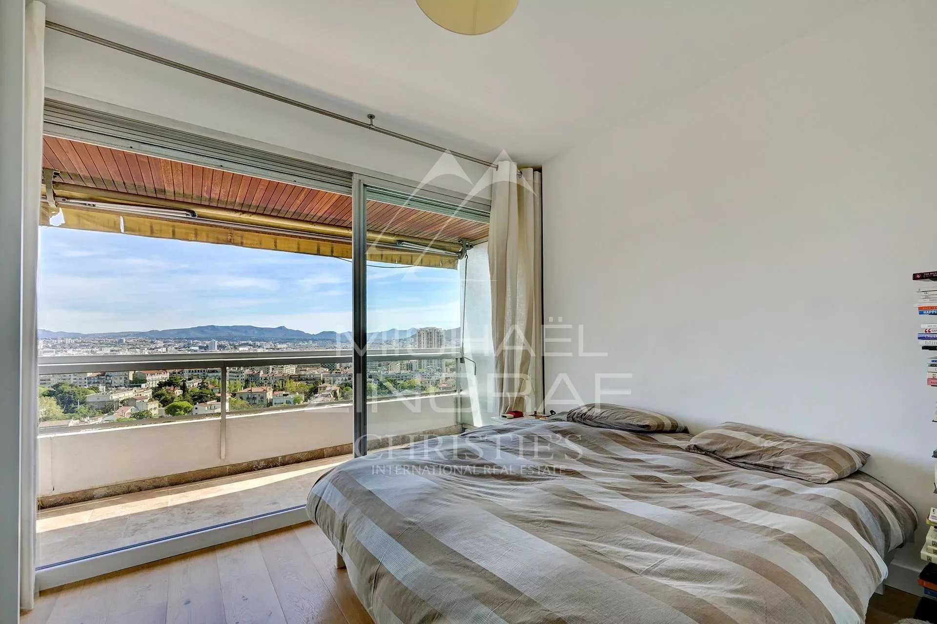 Condominium in Sainte-Anne, Provence-Alpes-Cote d'Azur 12628578