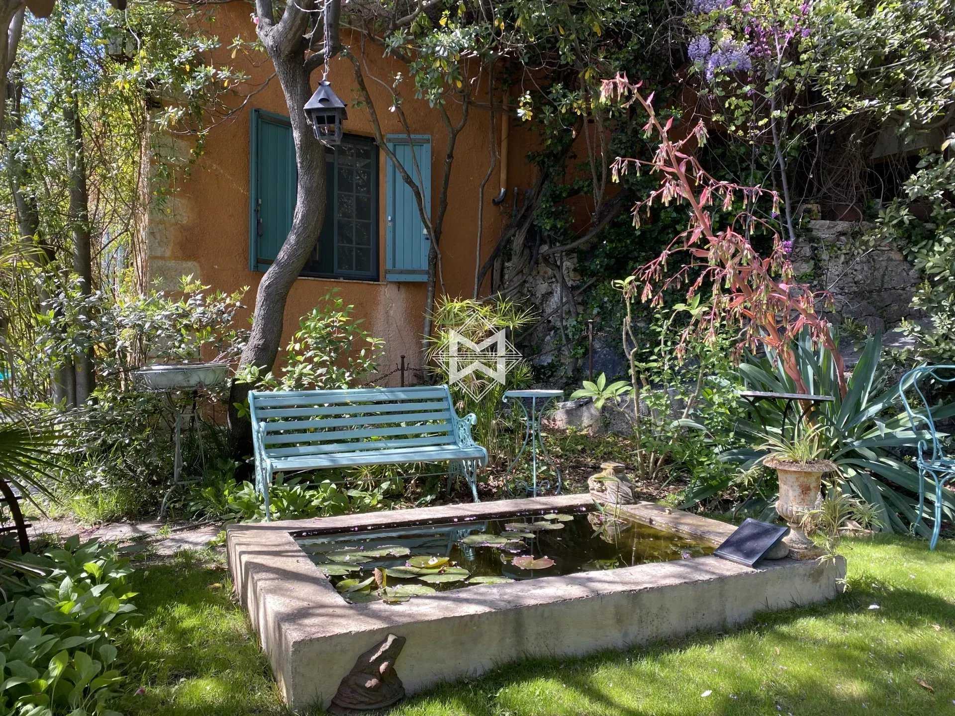 rumah dalam rumput, Provence-Alpes-Côte d'Azur 12628589