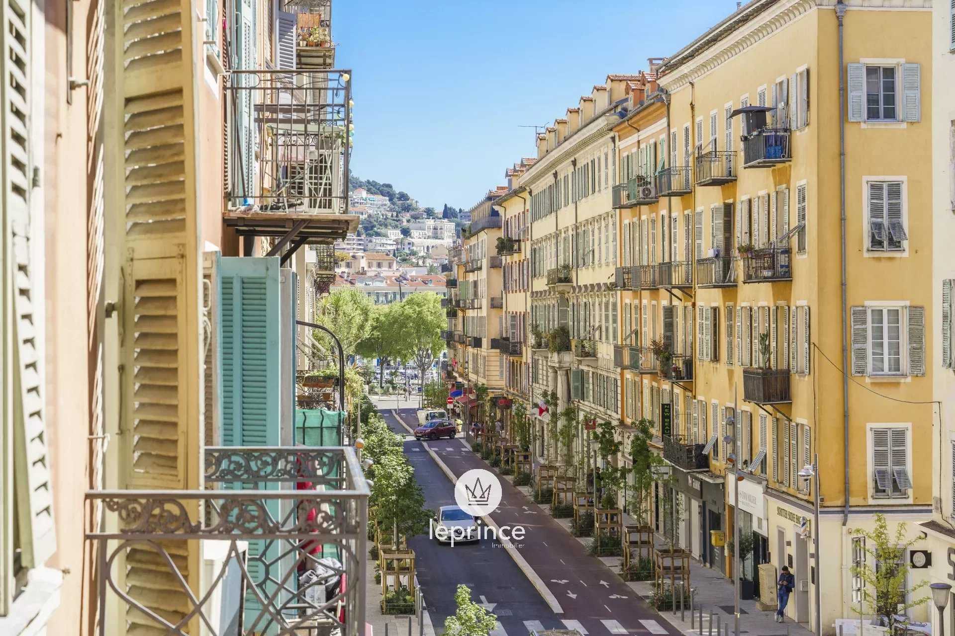 Condominium in Nice, Provence-Alpes-Cote d'Azur 12628727