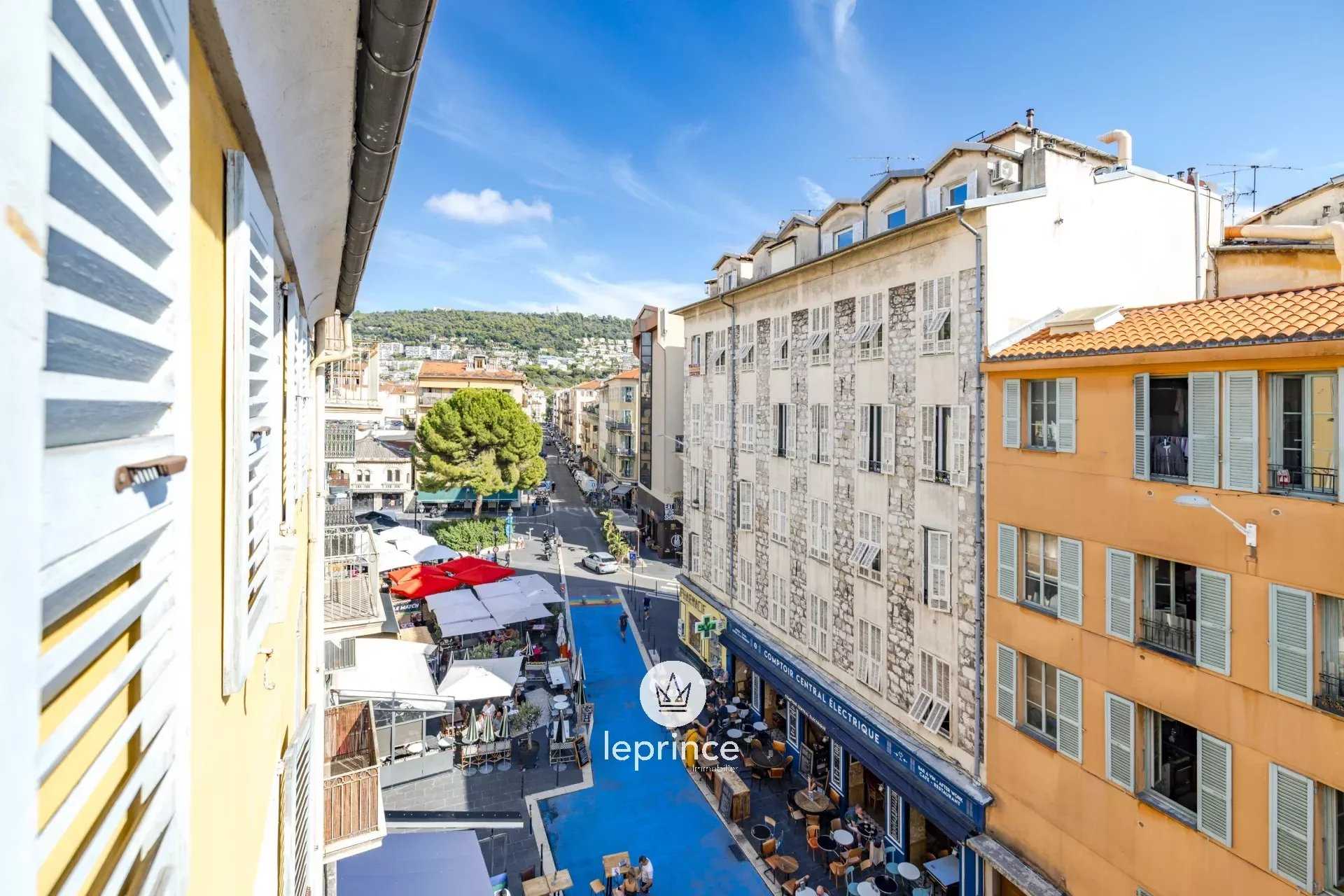 Condominium in Nice, Alpes-Maritimes 12628750