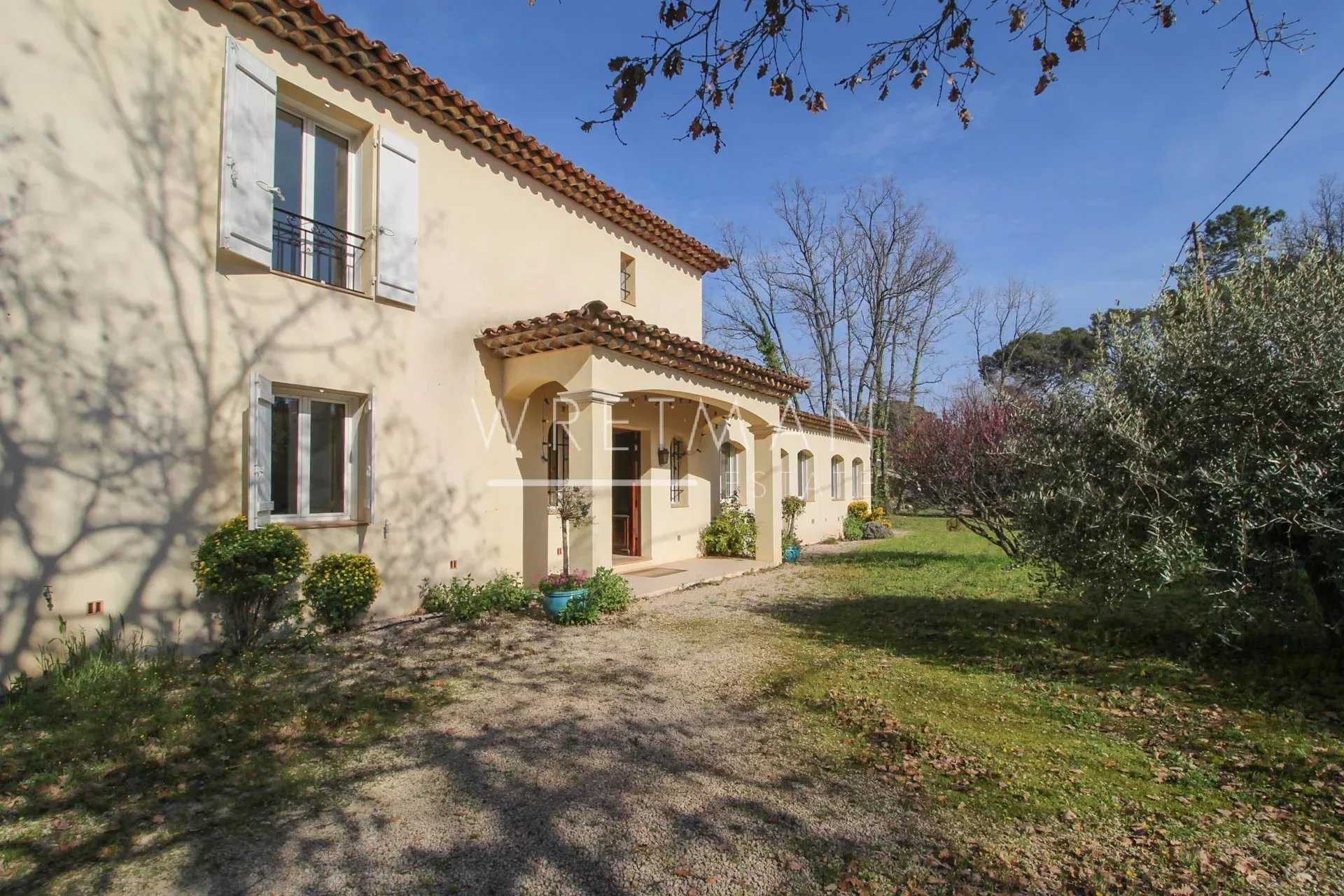 Huis in Saint-Paul-en-Forêt, Provence-Alpes-Côte d'Azur 12628777