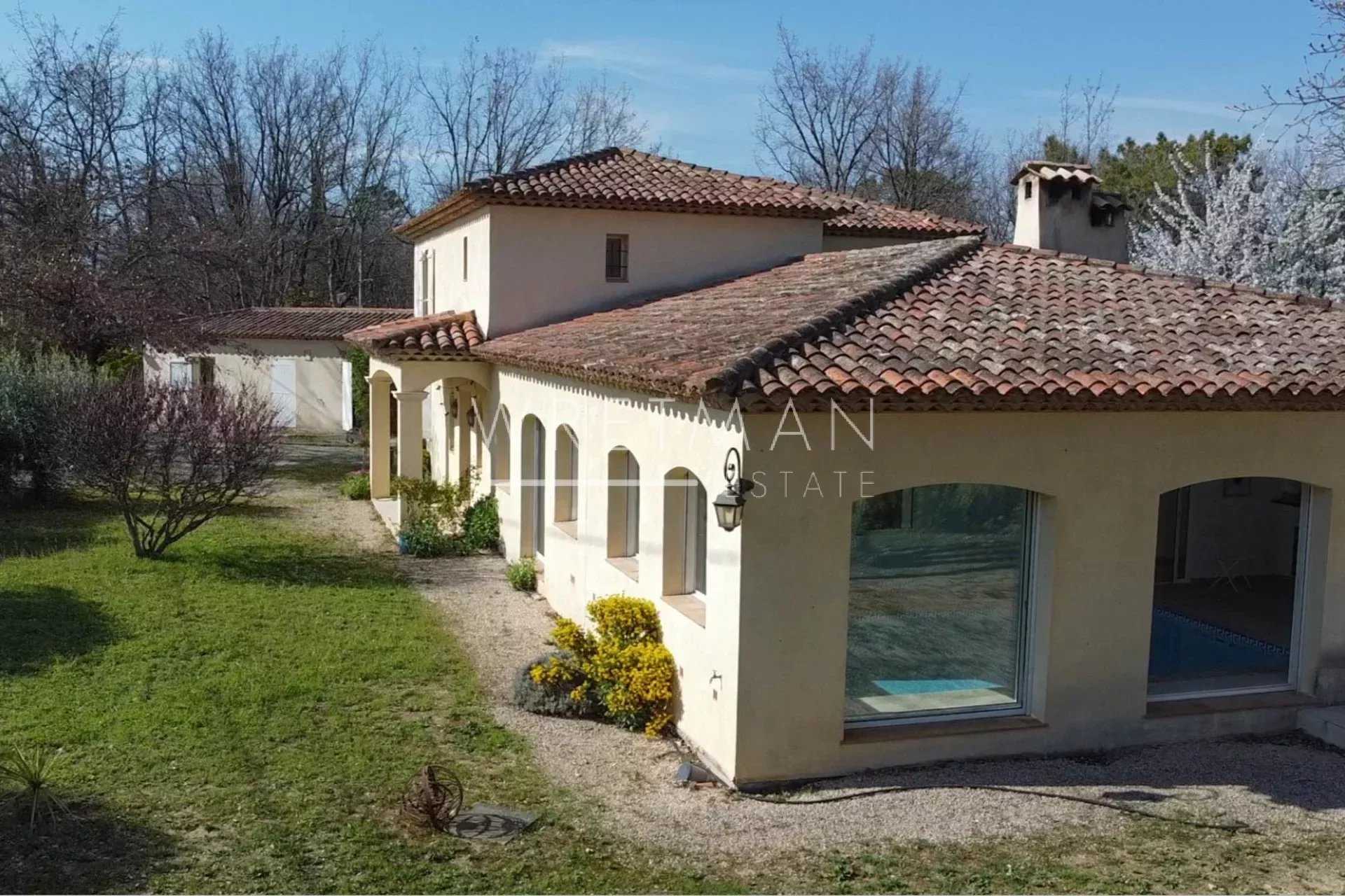 casa en Saint-Paul-en-Forêt, Provenza-Alpes-Costa Azul 12628777