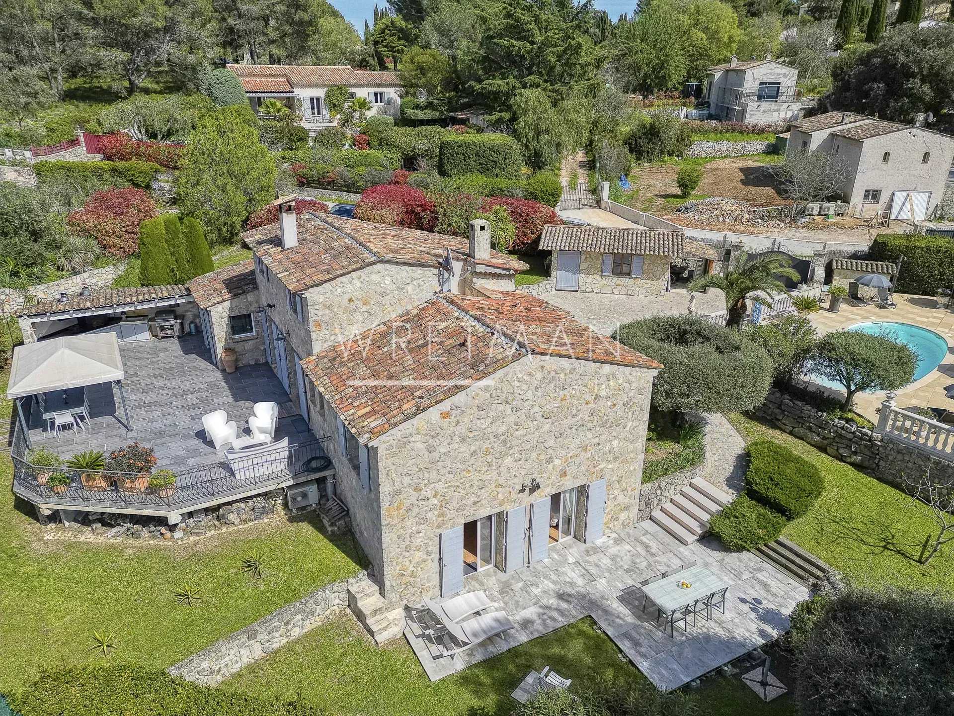 Talo sisään Peymeinade, Provence-Alpes-Cote d'Azur 12628778