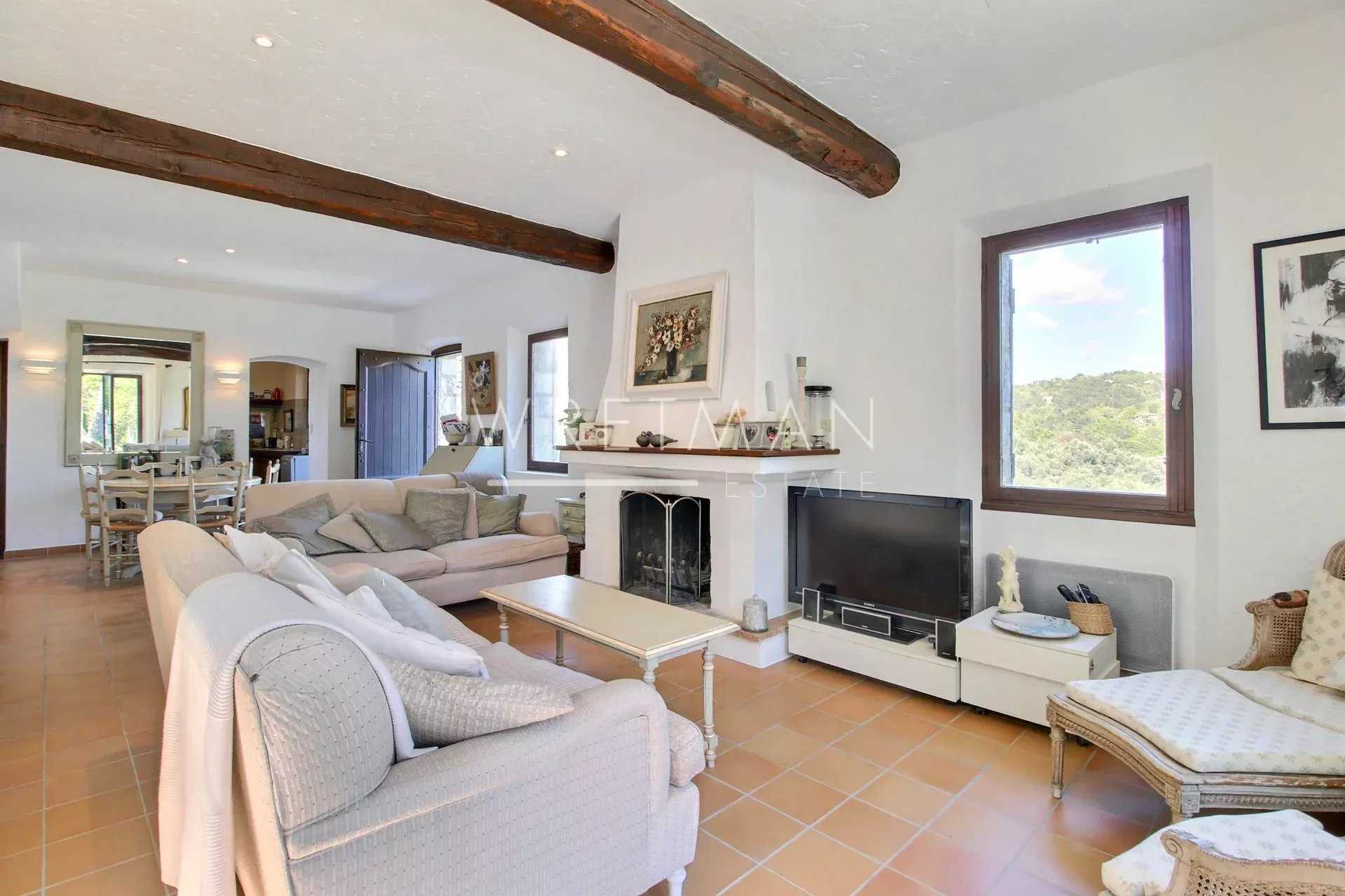Talo sisään Tourrettes, Provence-Alpes-Cote d'Azur 12628782