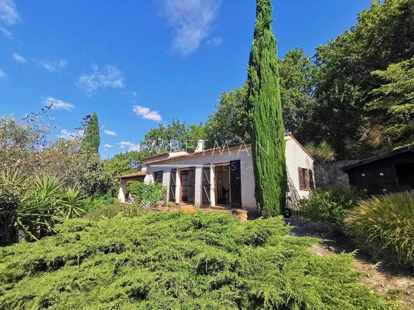 Talo sisään Tourrettes, Provence-Alpes-Cote d'Azur 12628787