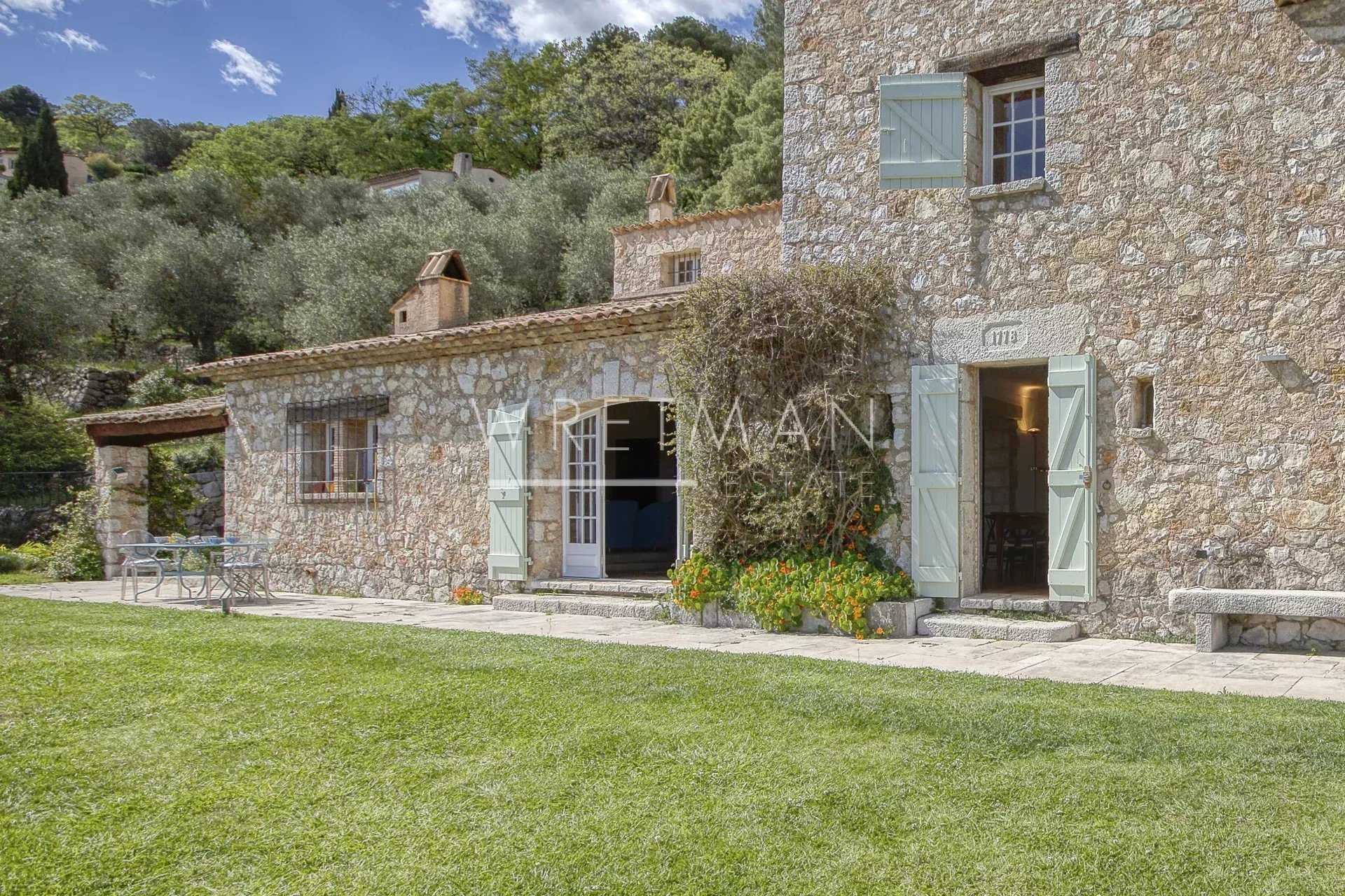 房子 在 Speracedes, Provence-Alpes-Cote d'Azur 12628795