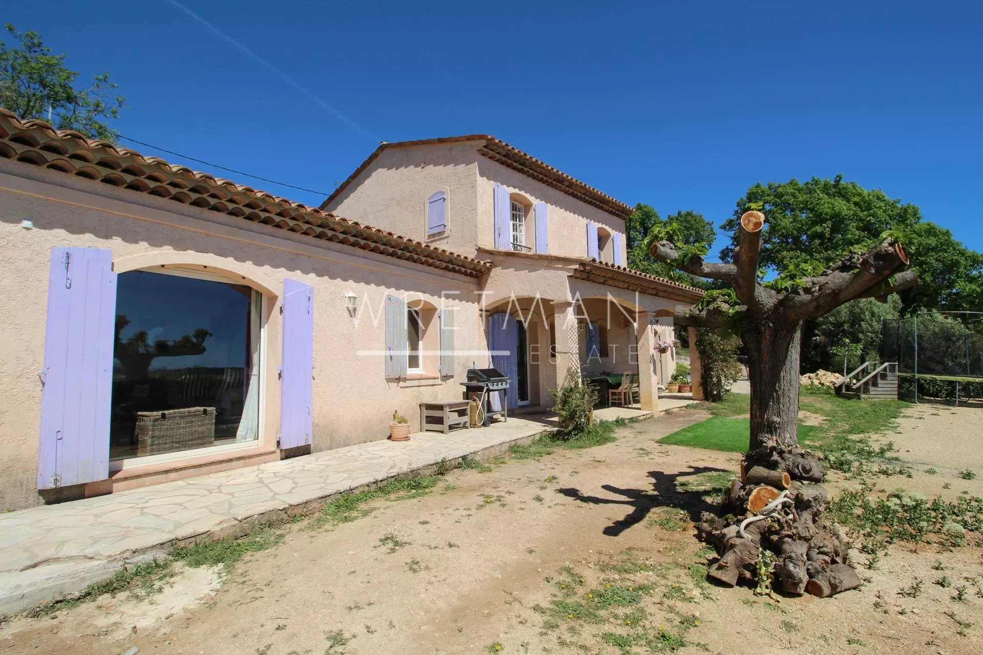 Talo sisään Montauroux, Provence-Alpes-Cote d'Azur 12628797