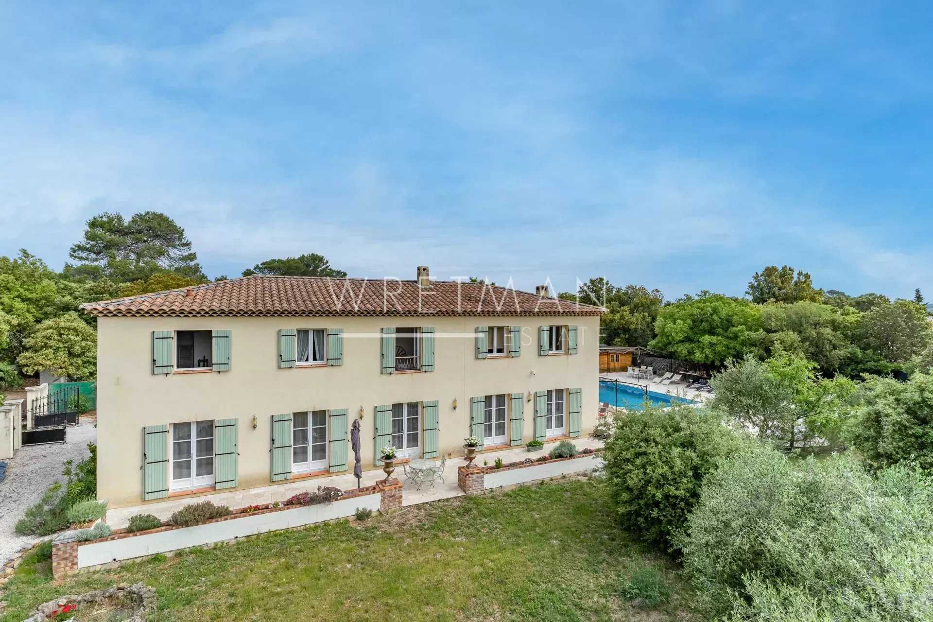 Rumah di Flassans-sur-Issole, Provence-Alpes-Cote d'Azur 12628799