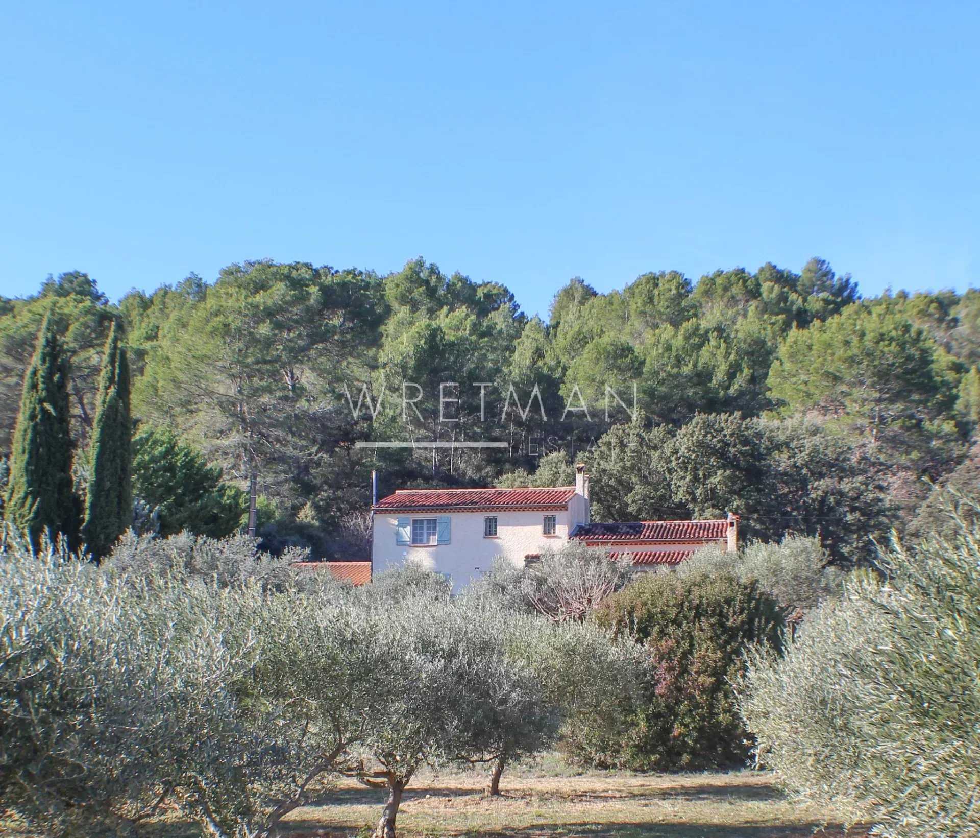 жилой дом в Cotignac, Provence-Alpes-Cote d'Azur 12628800