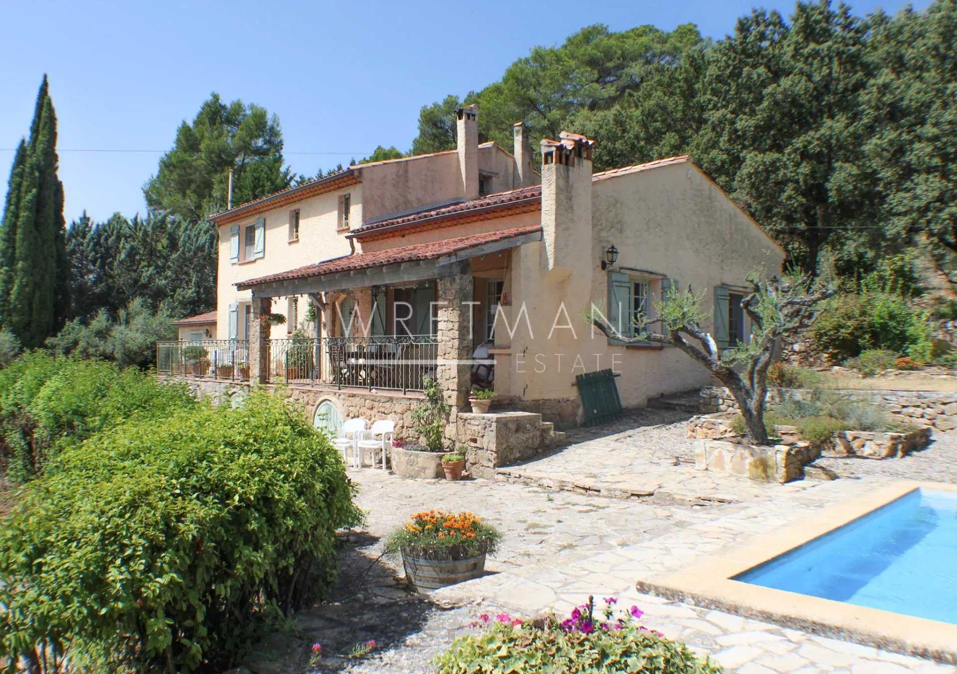房子 在 Cotignac, Provence-Alpes-Cote d'Azur 12628800