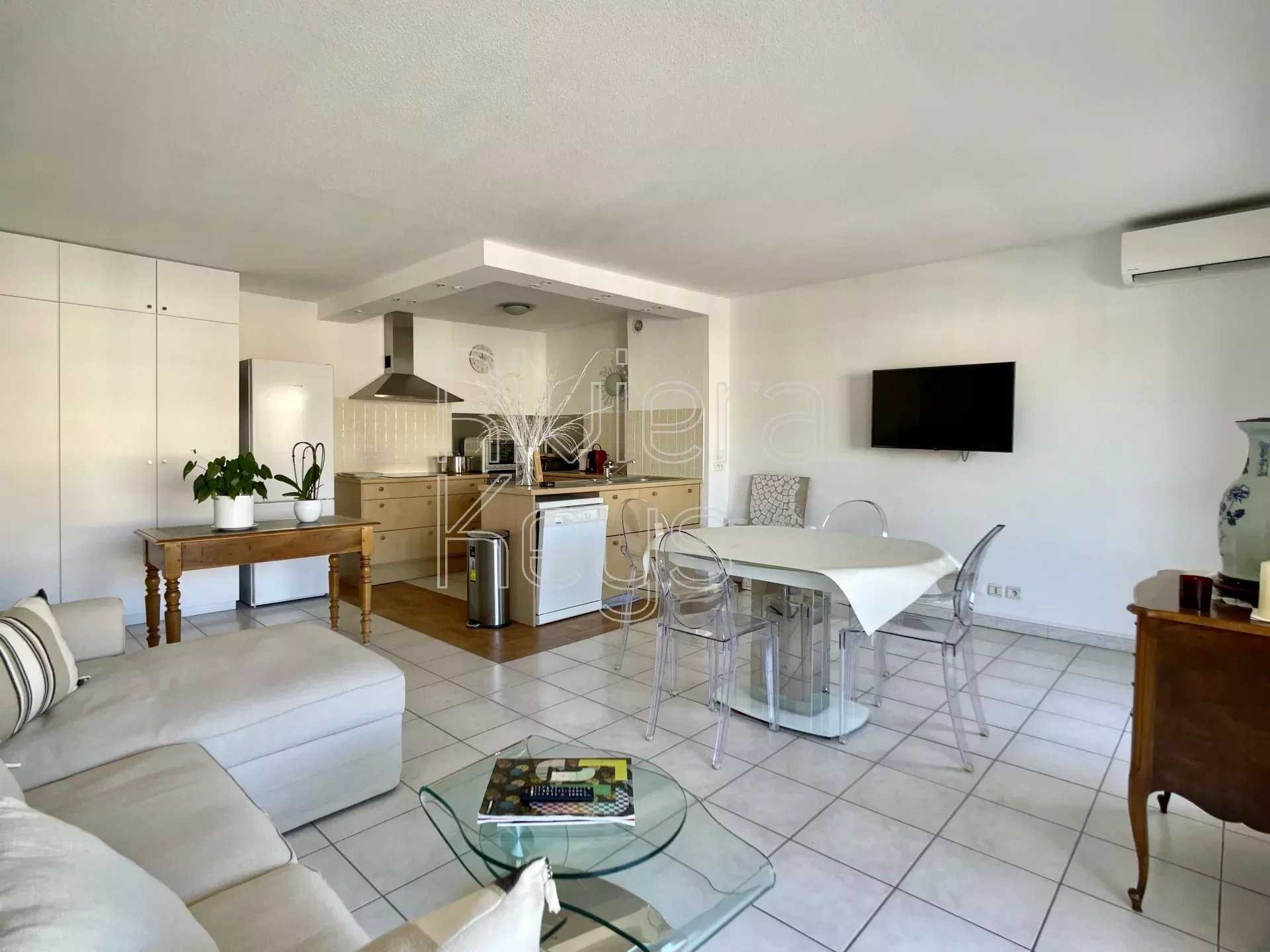 公寓 在 Cavalaire-sur-Mer, Provence-Alpes-Cote d'Azur 12628820