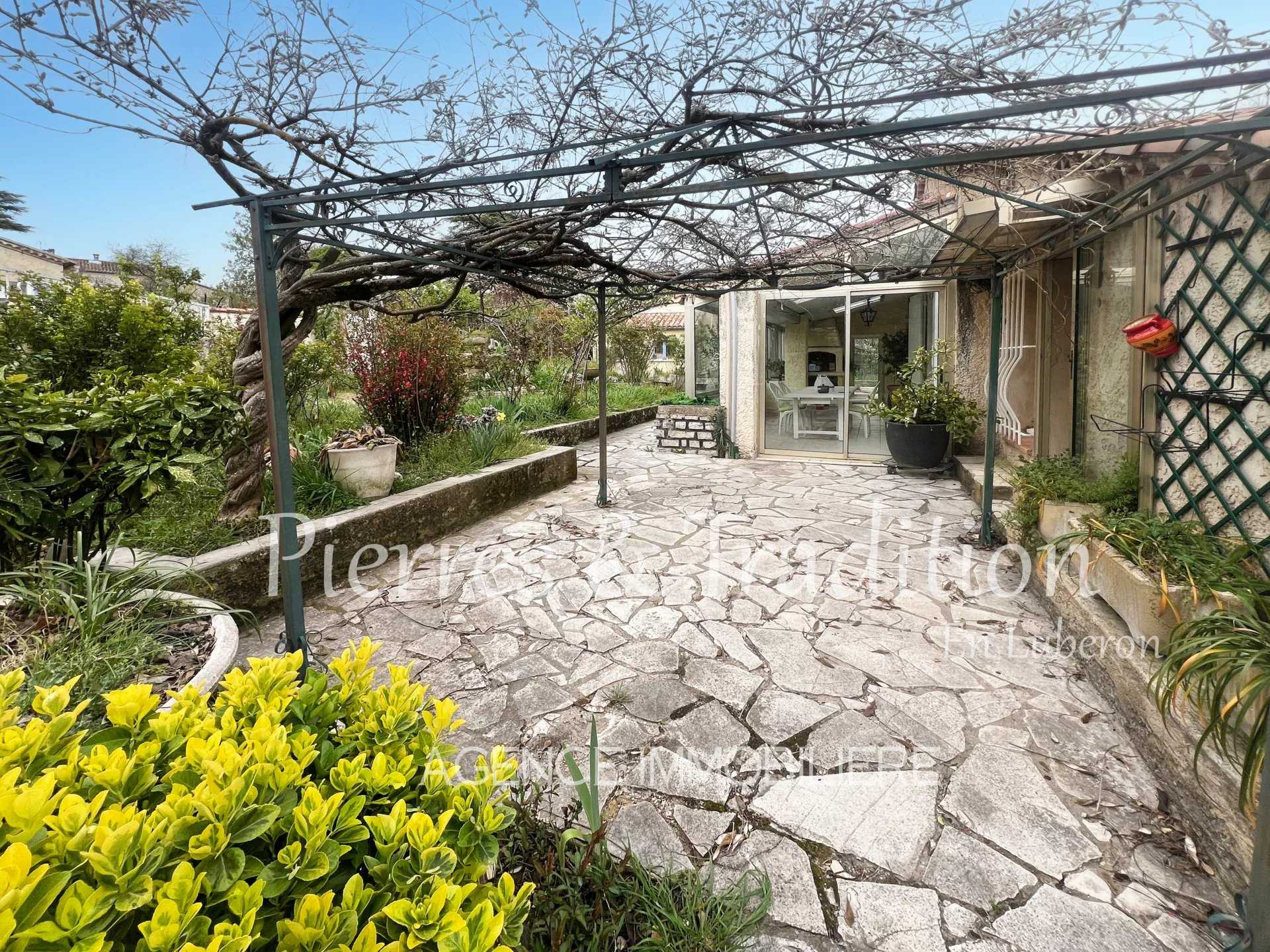жилой дом в Cereste, Provence-Alpes-Cote d'Azur 12628877