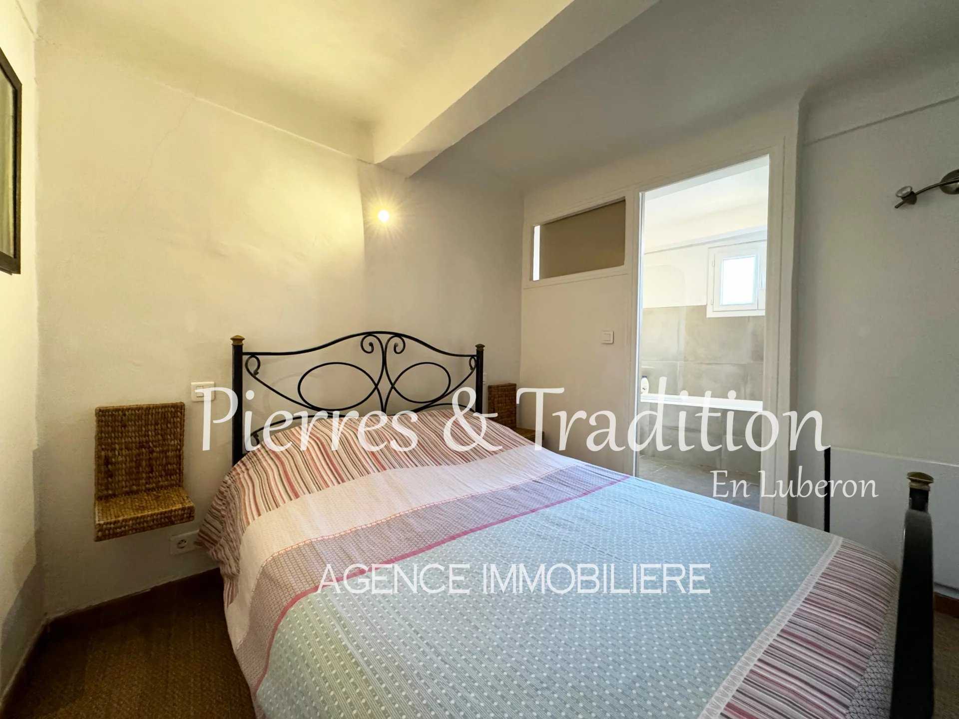 Flere hus i Apt, Provence-Alpes-Cote d'Azur 12628878