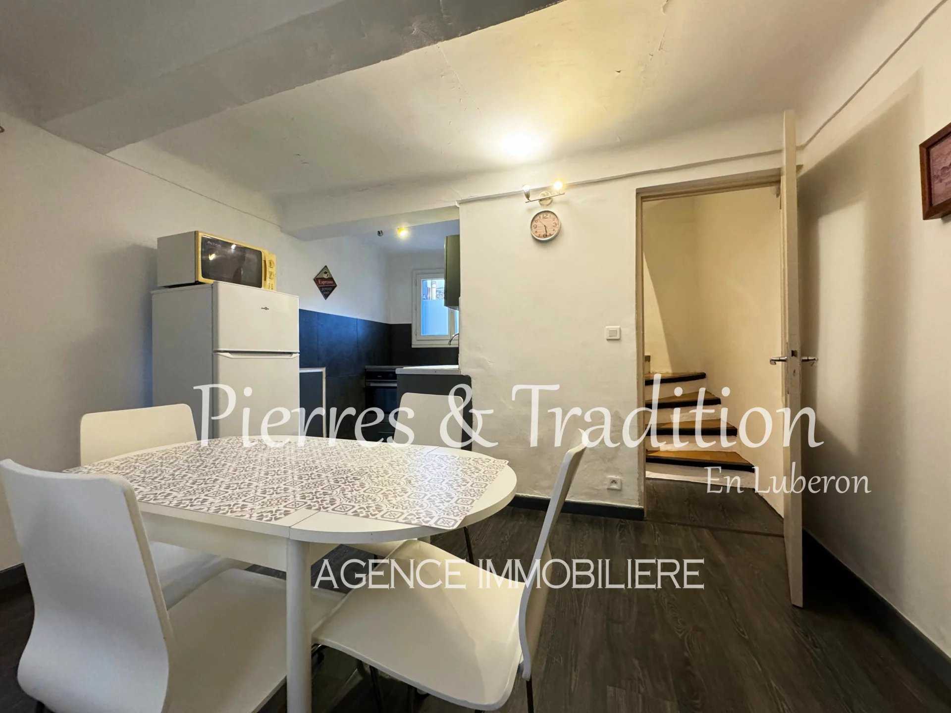 Useita taloja sisään Apt, Provence-Alpes-Cote d'Azur 12628878