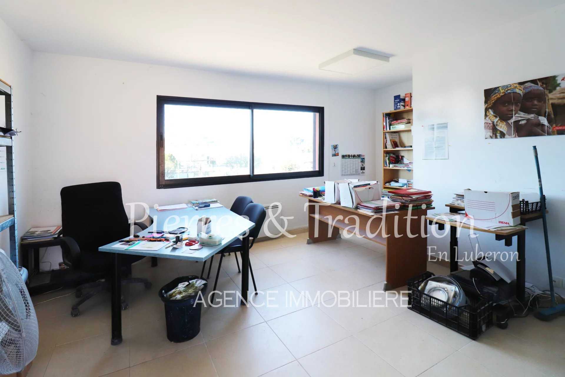 Other in Apt, Provence-Alpes-Cote d'Azur 12628880
