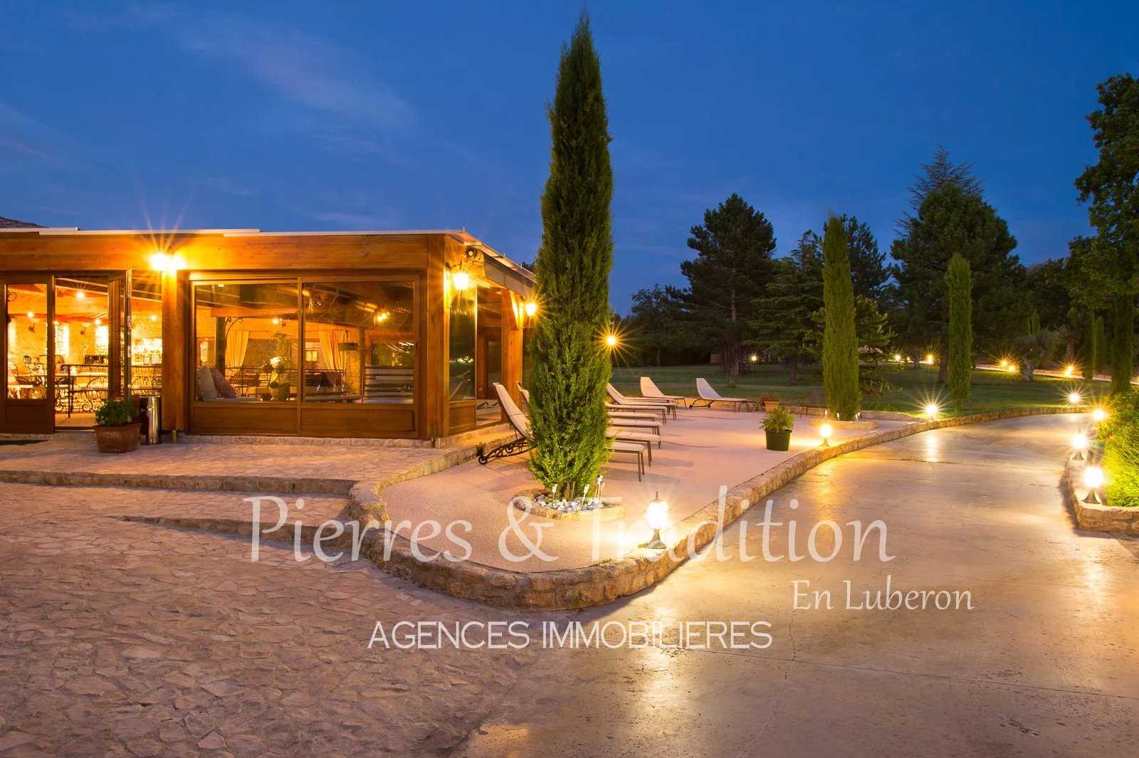 بيت في Caseneuve, Provence-Alpes-Cote d'Azur 12628882