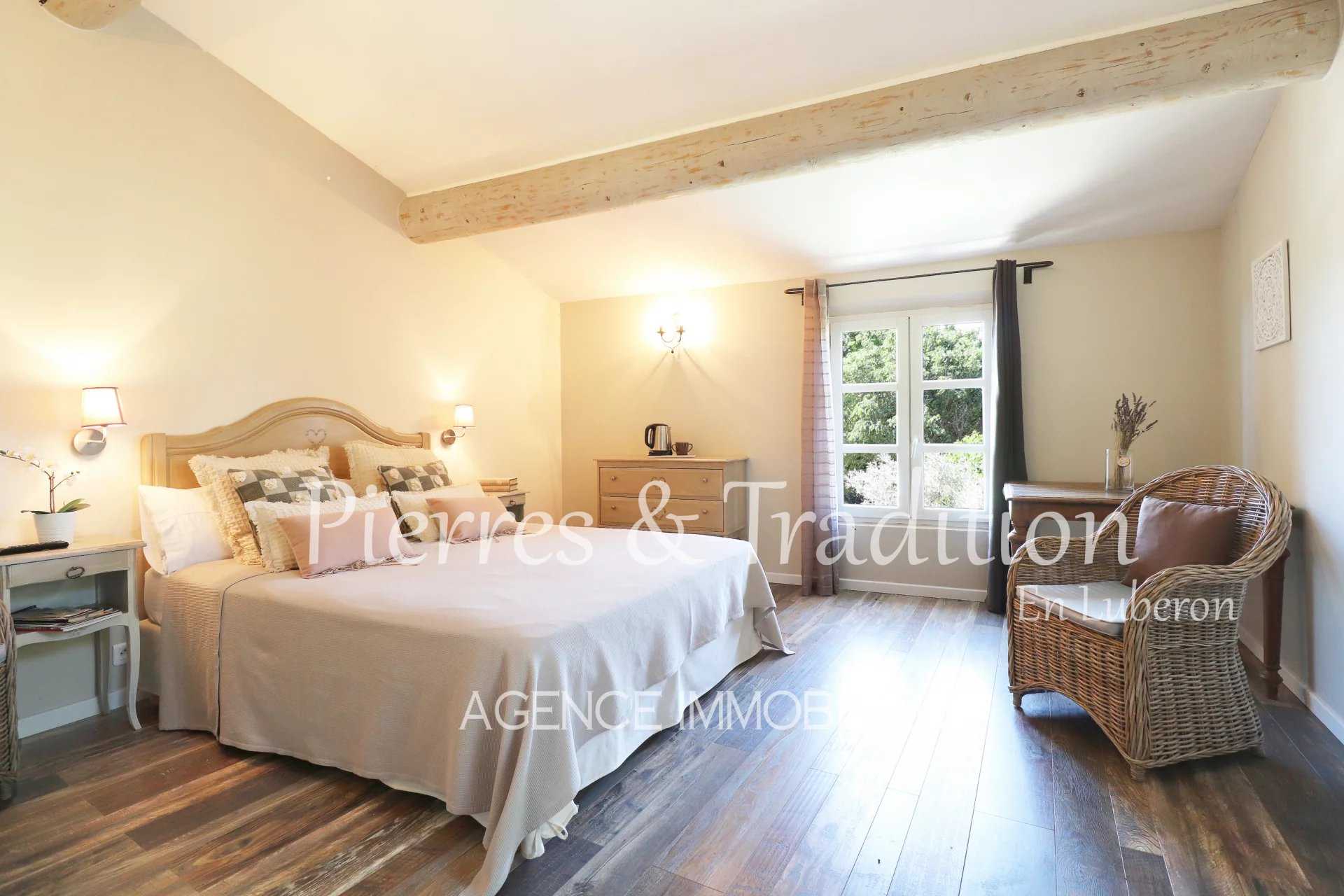 Dom w Saint-Saturnin-les-Apt, Provence-Alpes-Cote d'Azur 12628887
