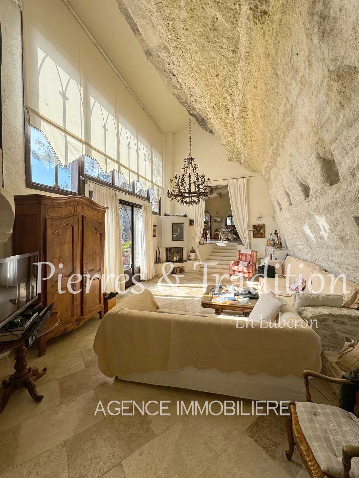 Talo sisään Goult, Provence-Alpes-Cote d'Azur 12628894